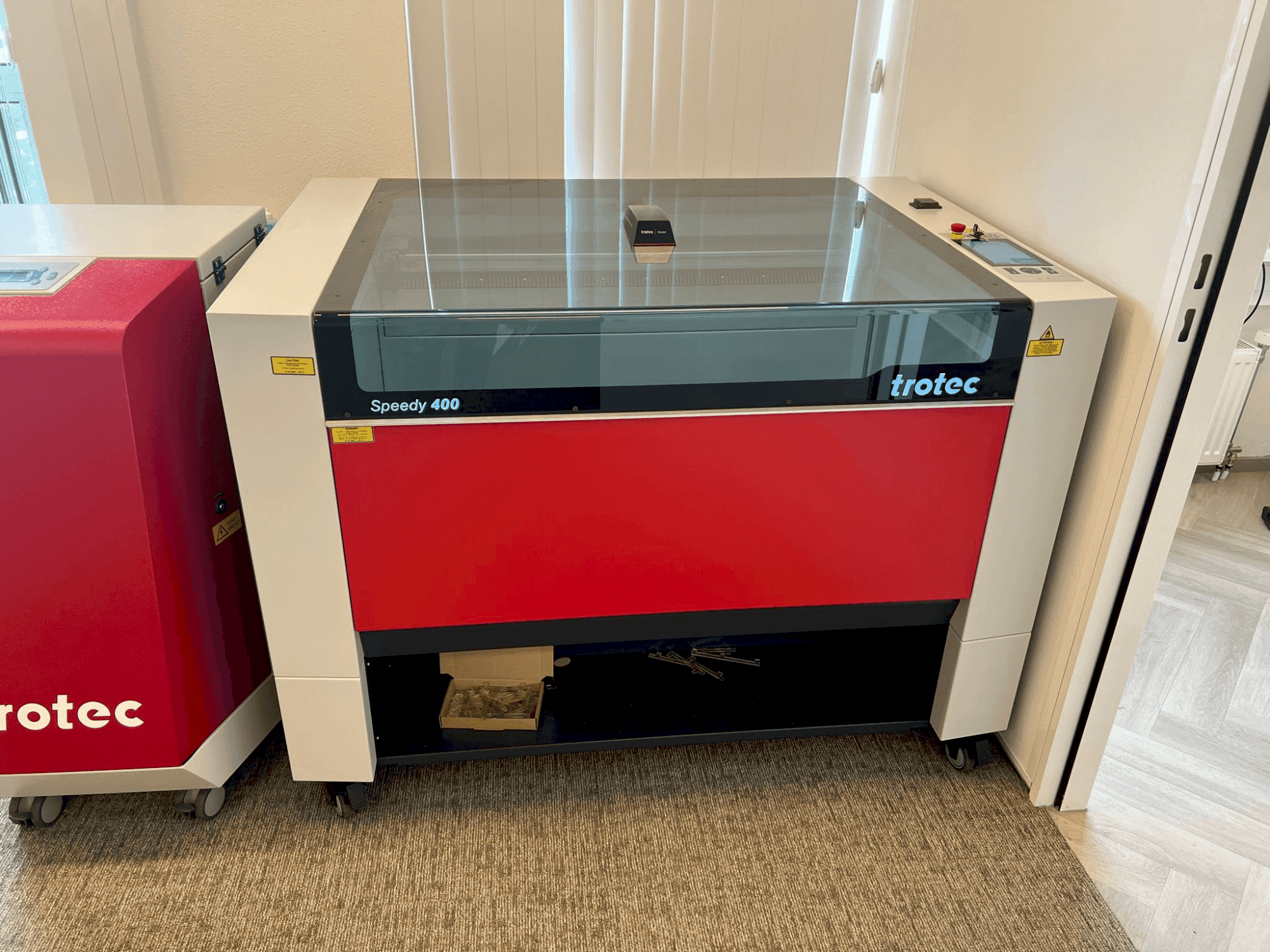 Čelní pohled  na Trotec Speedy 400  stroj