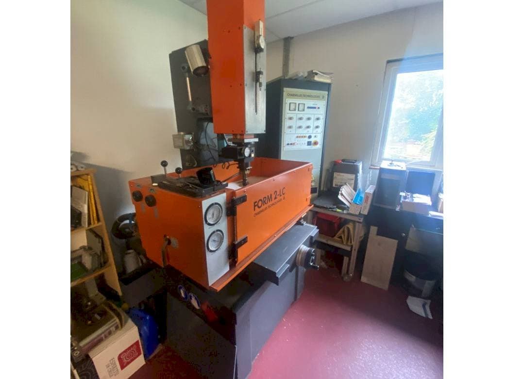Čelní pohled  na CHARMILLES Form 2-LC  stroj