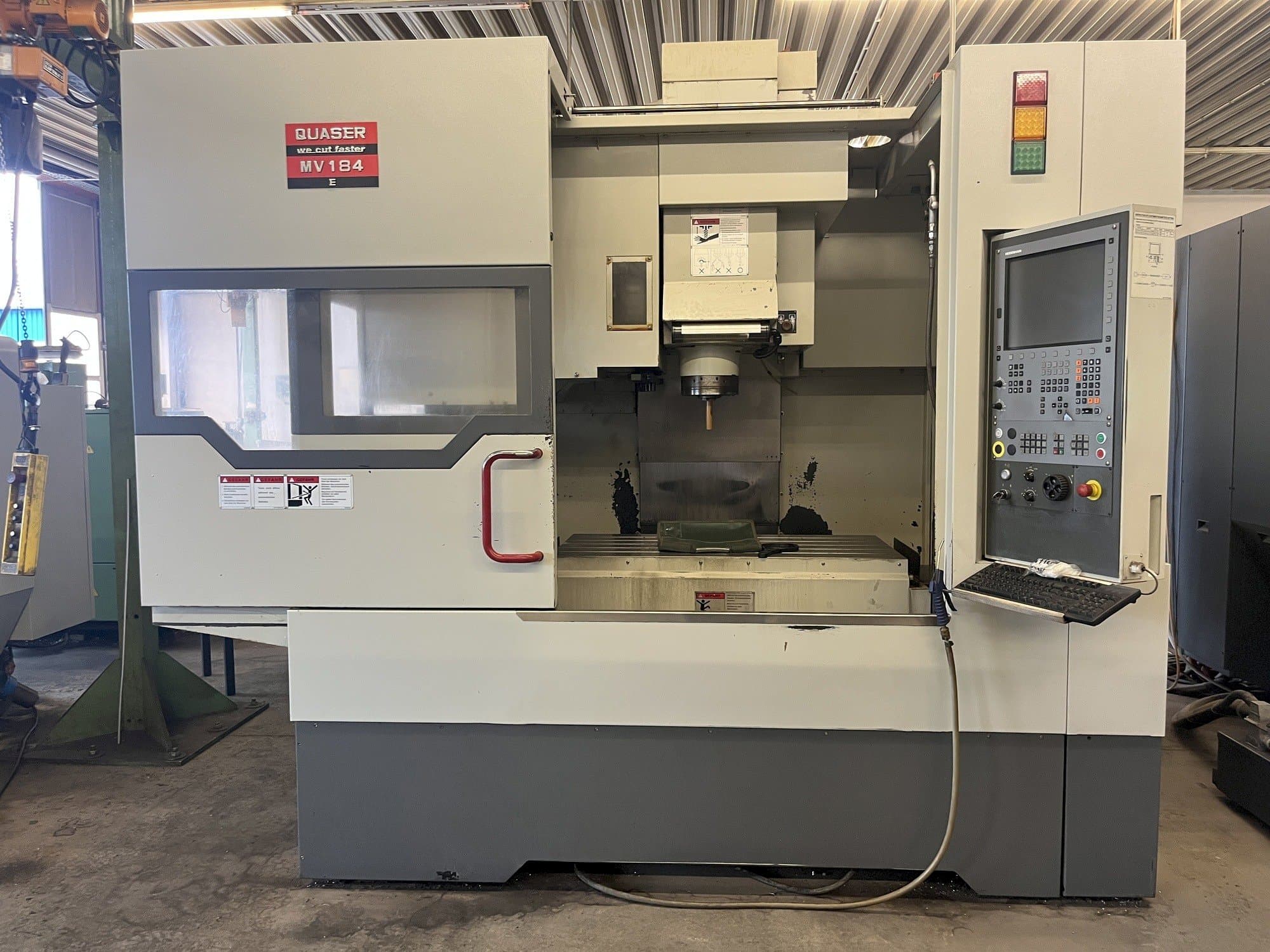 Čelní pohled  na Quaser MV 184E  stroj