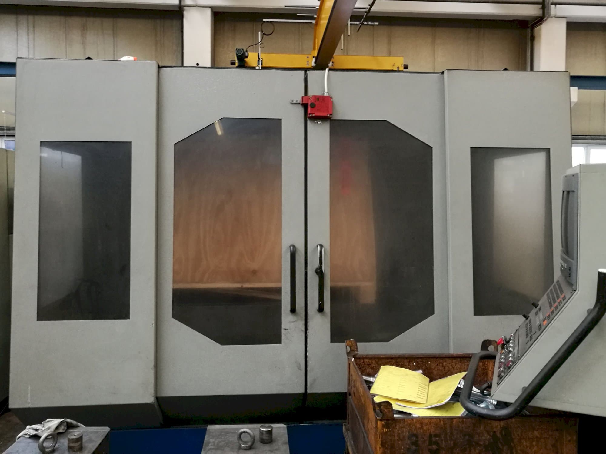 Čelní pohled na Strojtos FGS 50 CNC stroj