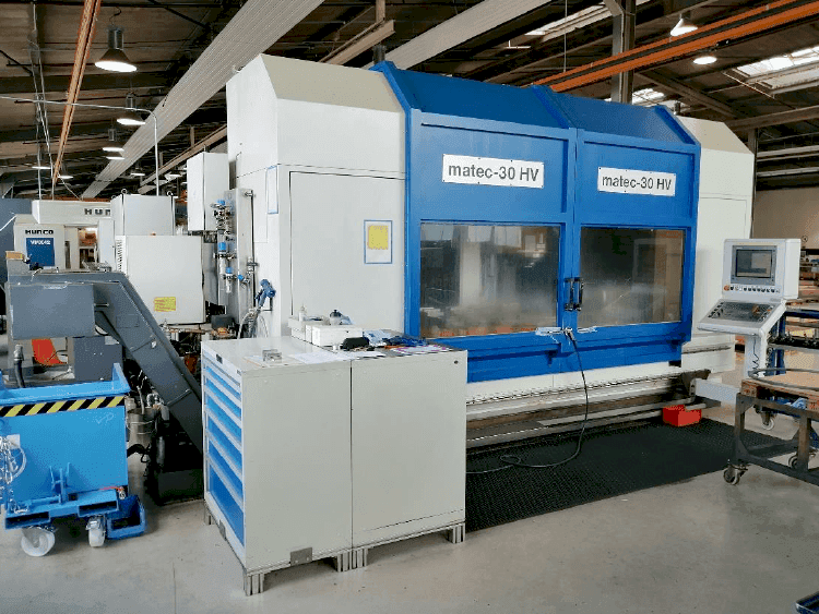 Čelní pohled  na Matec 30 HV  stroj