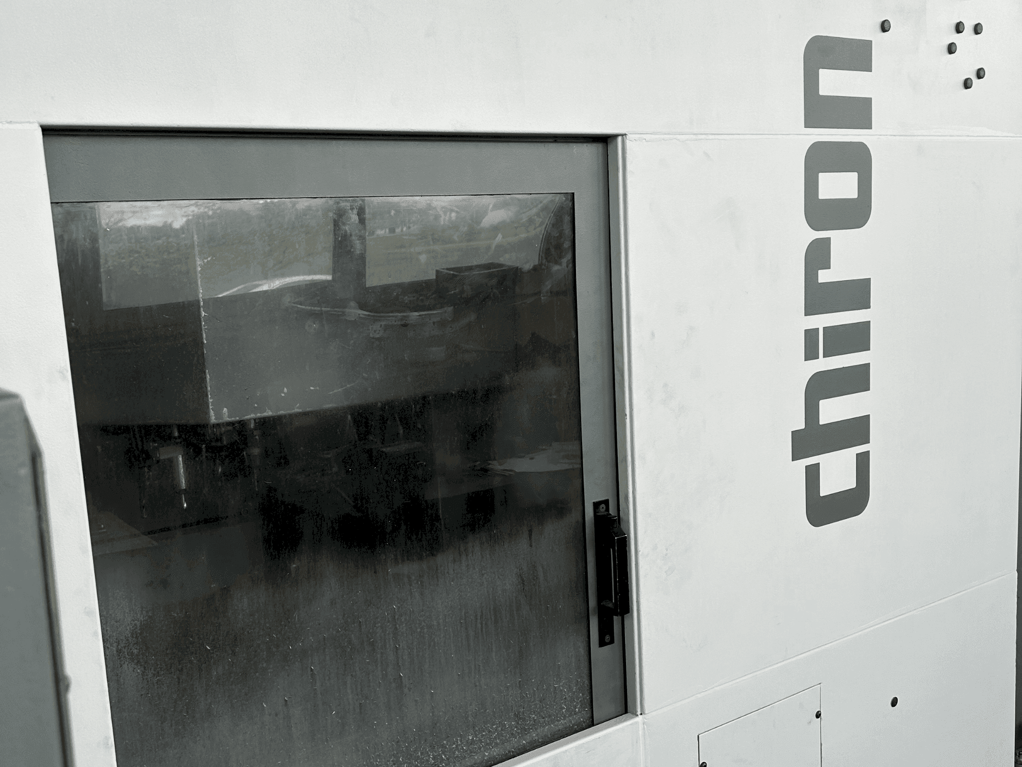 Čelní pohled  na CHIRON FZ18W  stroj