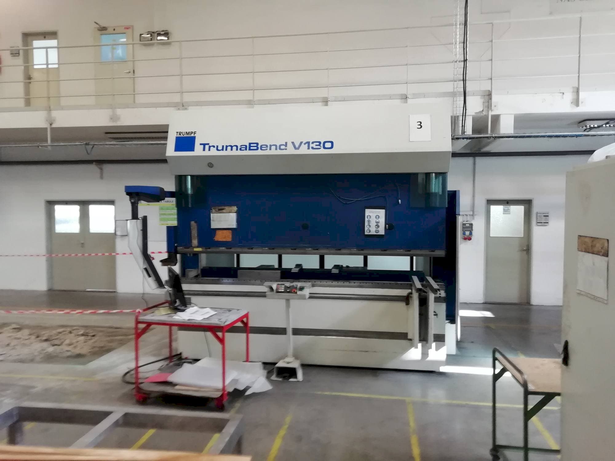 Čelní pohled  na Trumpf TrumaBend V130  stroj