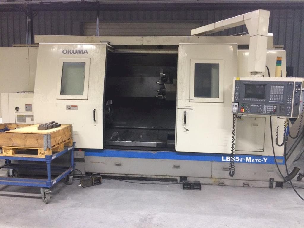 Čelní pohled  na Okuma LB35 II  stroj