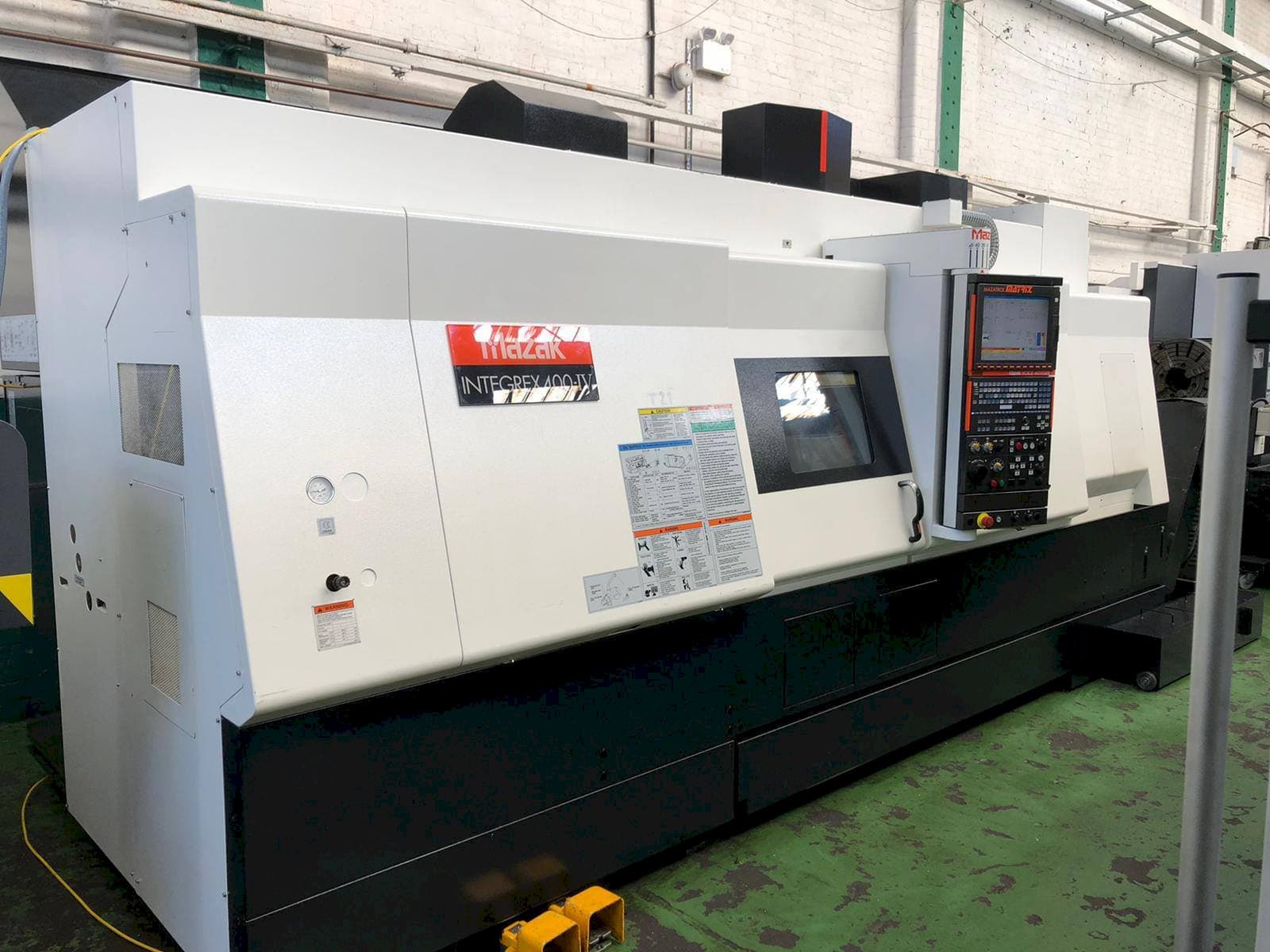 Čelní pohled na Mazak Integrex 400-IV stroj