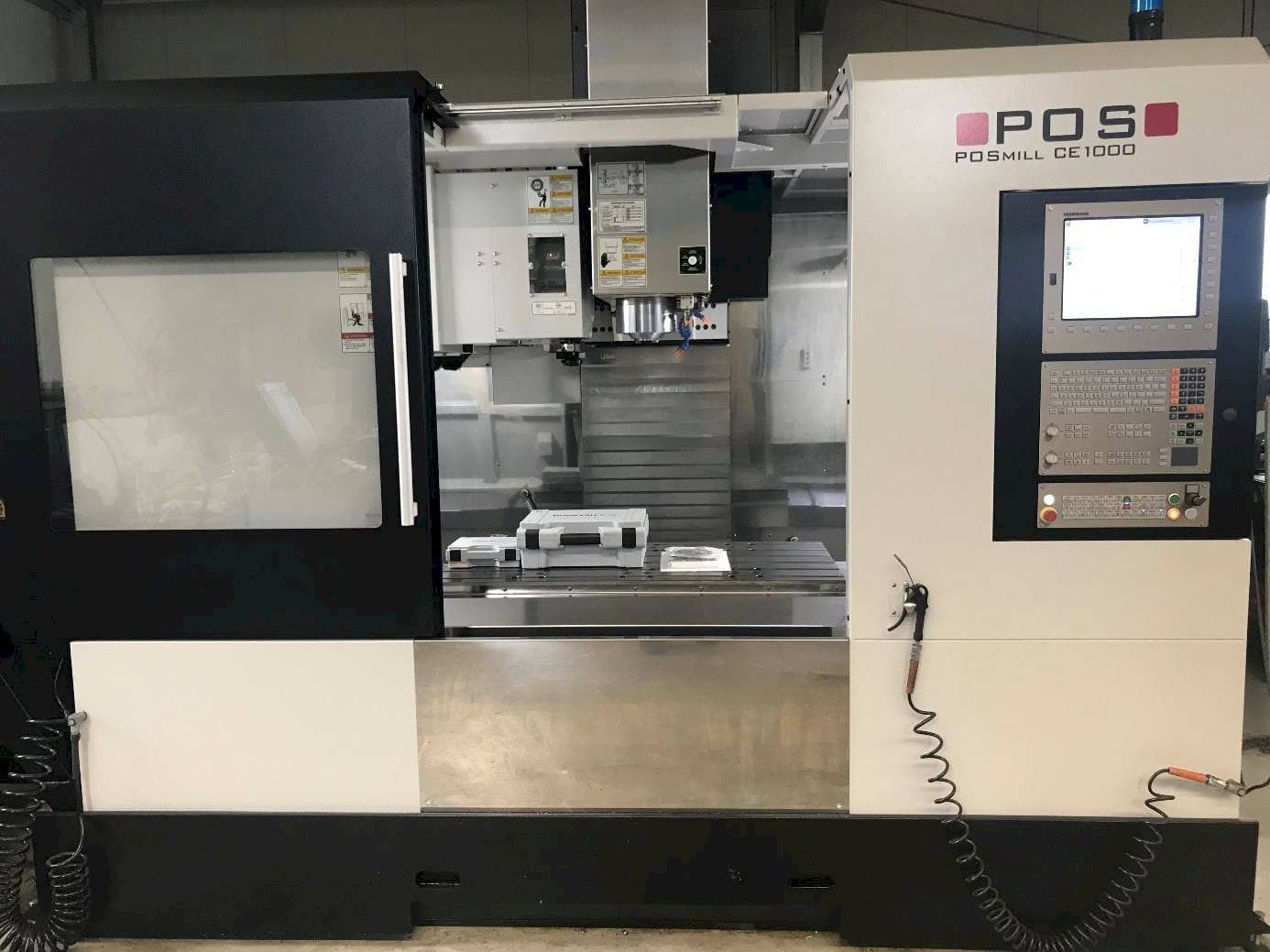 Čelní pohled  na POSmill CE 1000  stroj