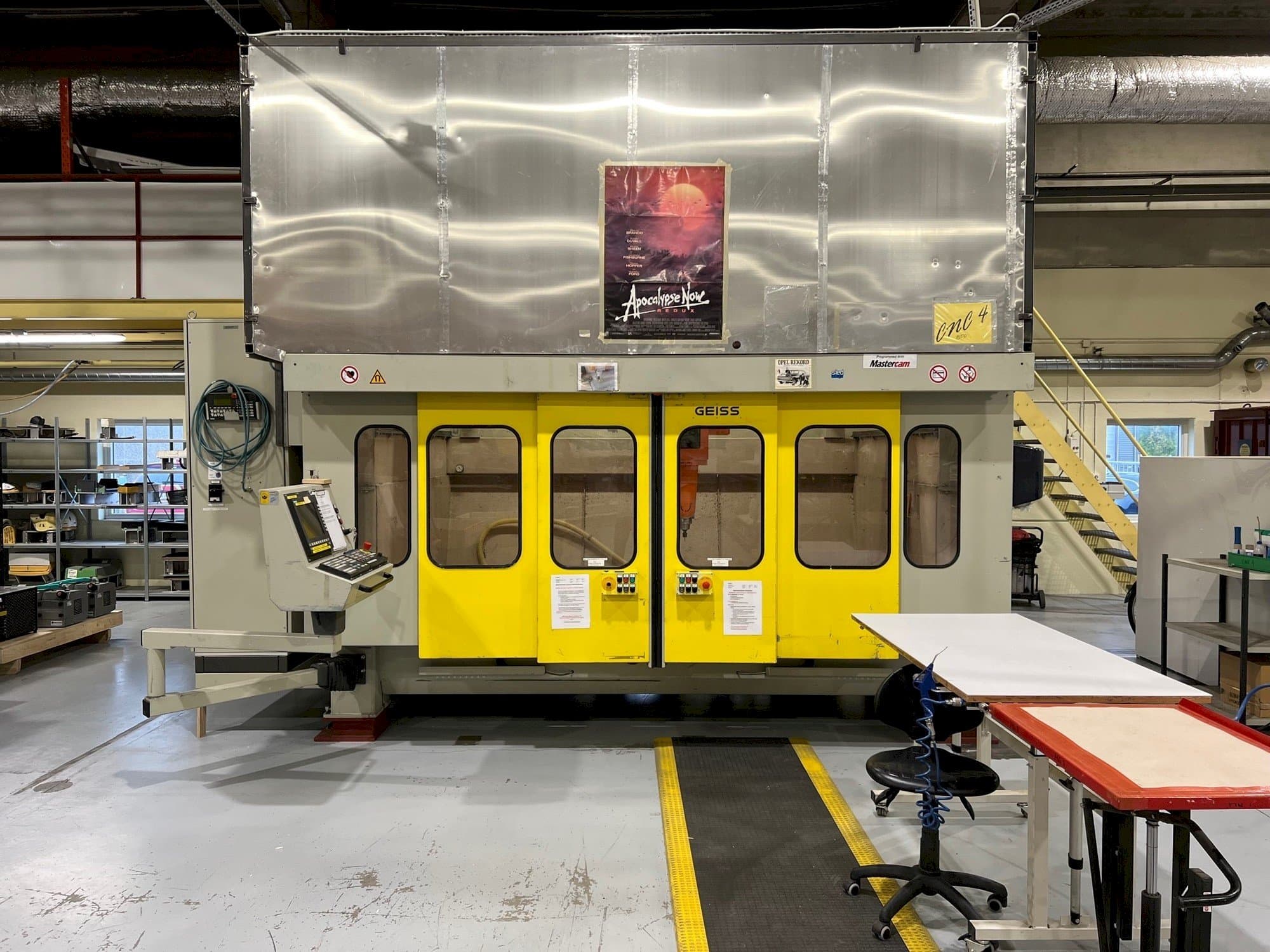 Čelní pohled na GEISS FZ 2000x1000 stroj