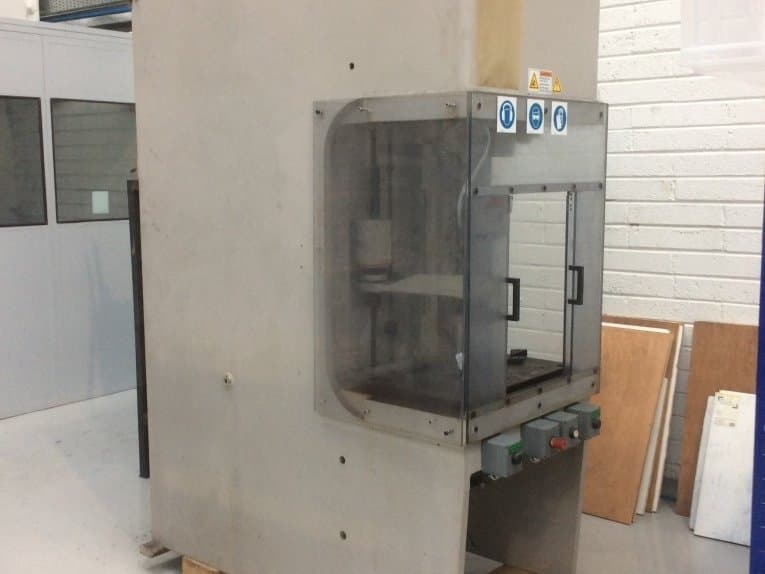 Čelní pohled na ABEX Dension FN50-30H-0592E stroj