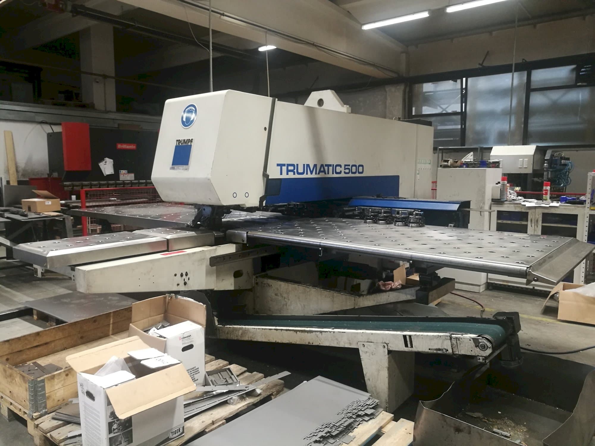 Čelní pohled na Trumpf Trumatic 500 stroj