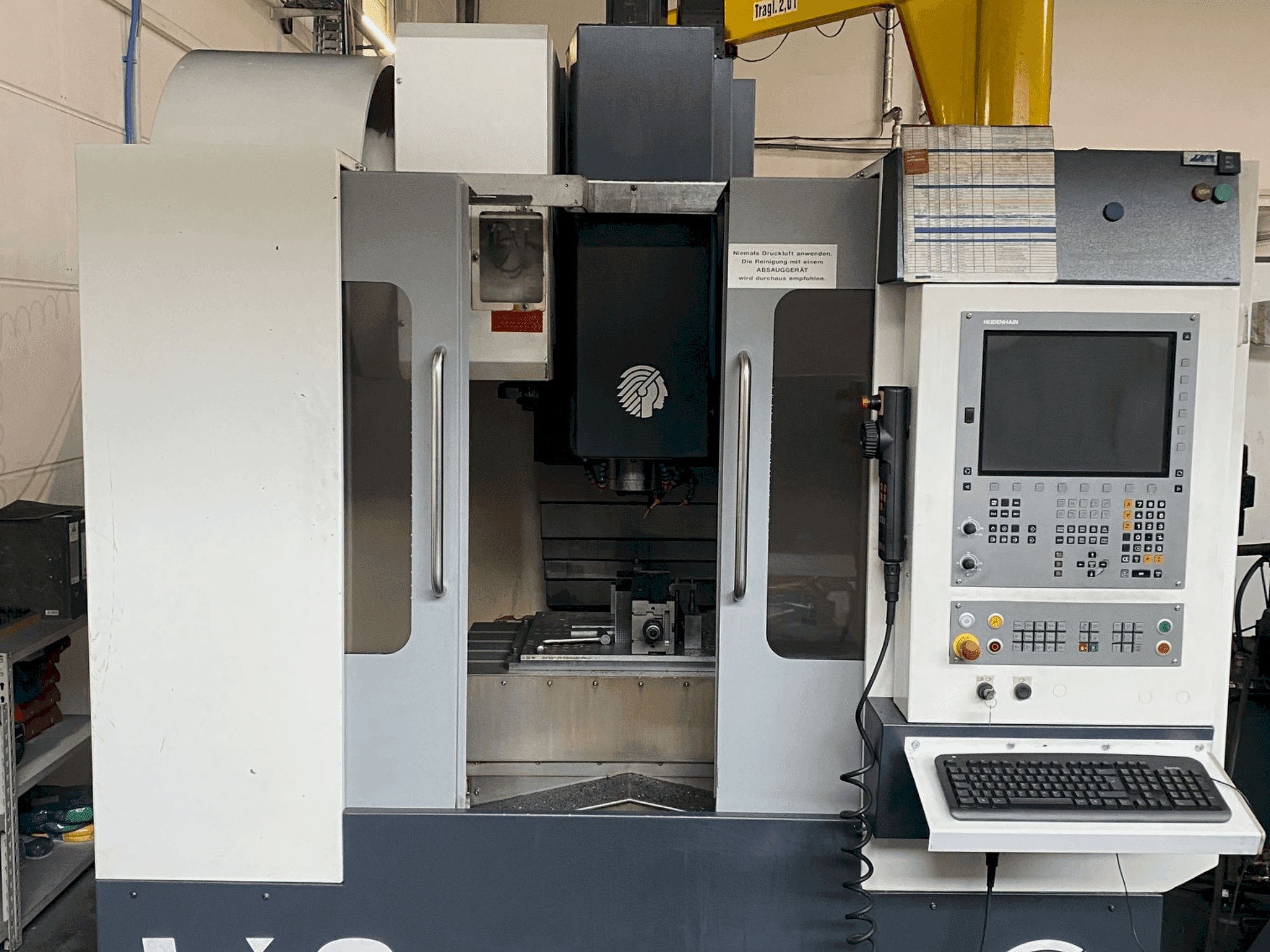 Čelní pohled na Huron VX8 stroj