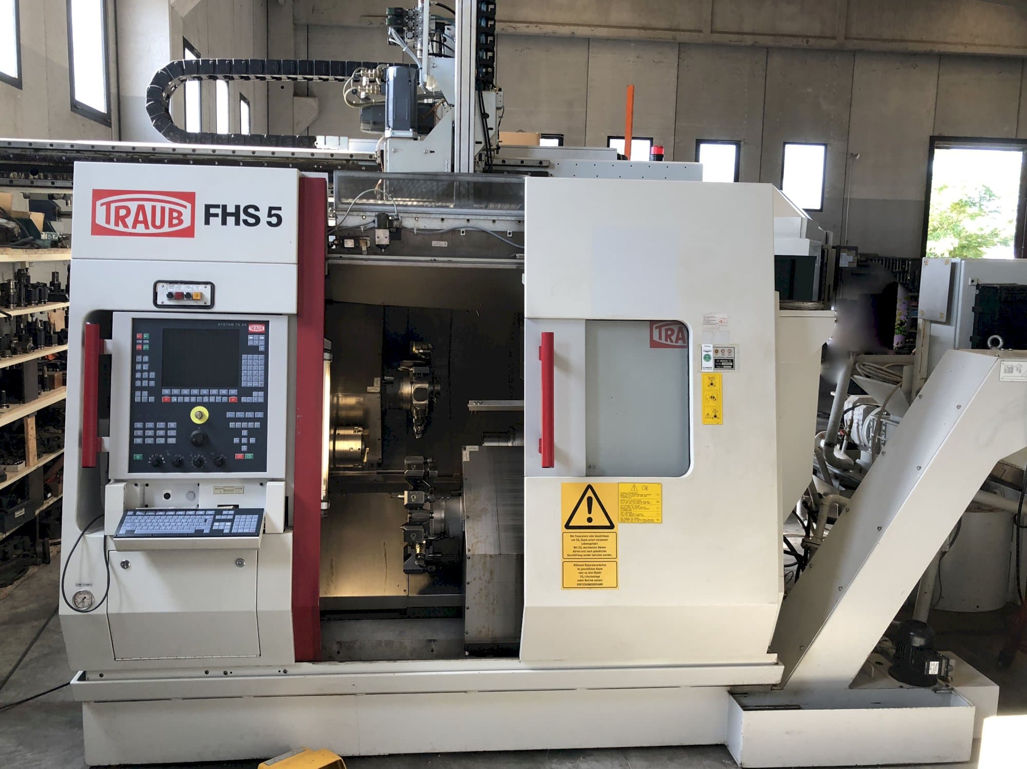 Čelní pohled na TRAUB TNC 42 stroj