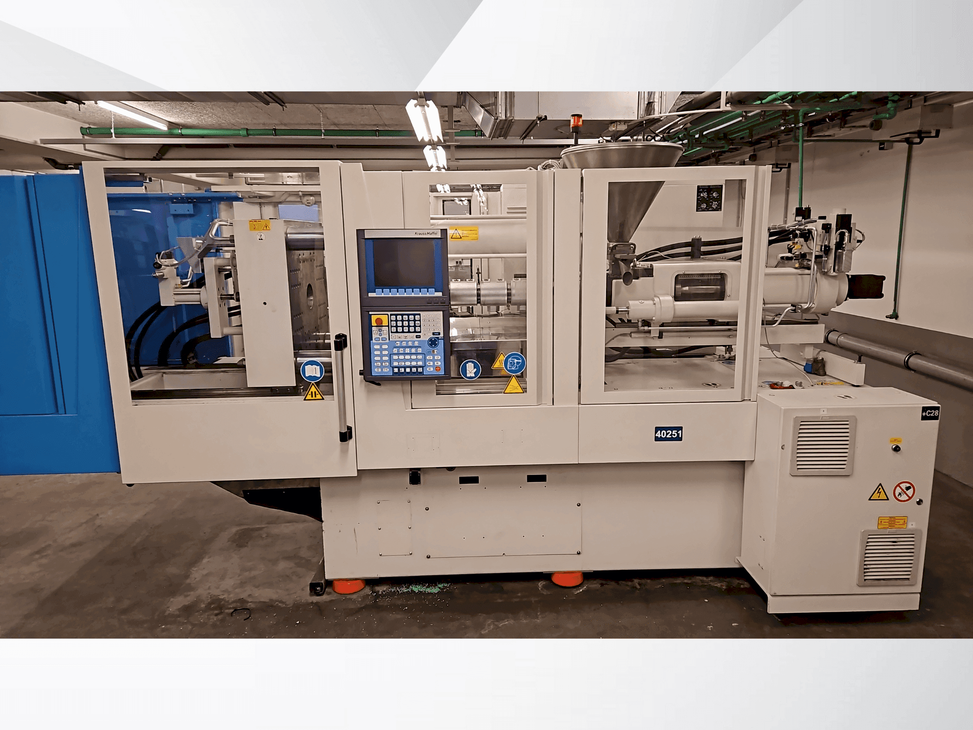 Čelní pohled na Krauss Maffei 110-750 CX stroj