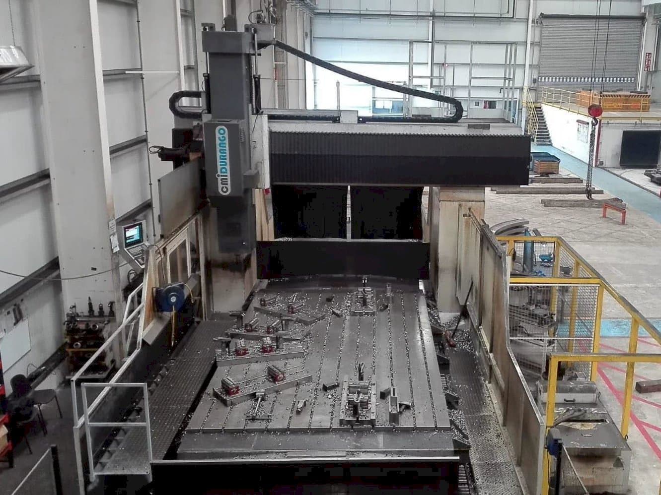 Čelní pohled na cmiDURANGO FPF310-5000 stroj