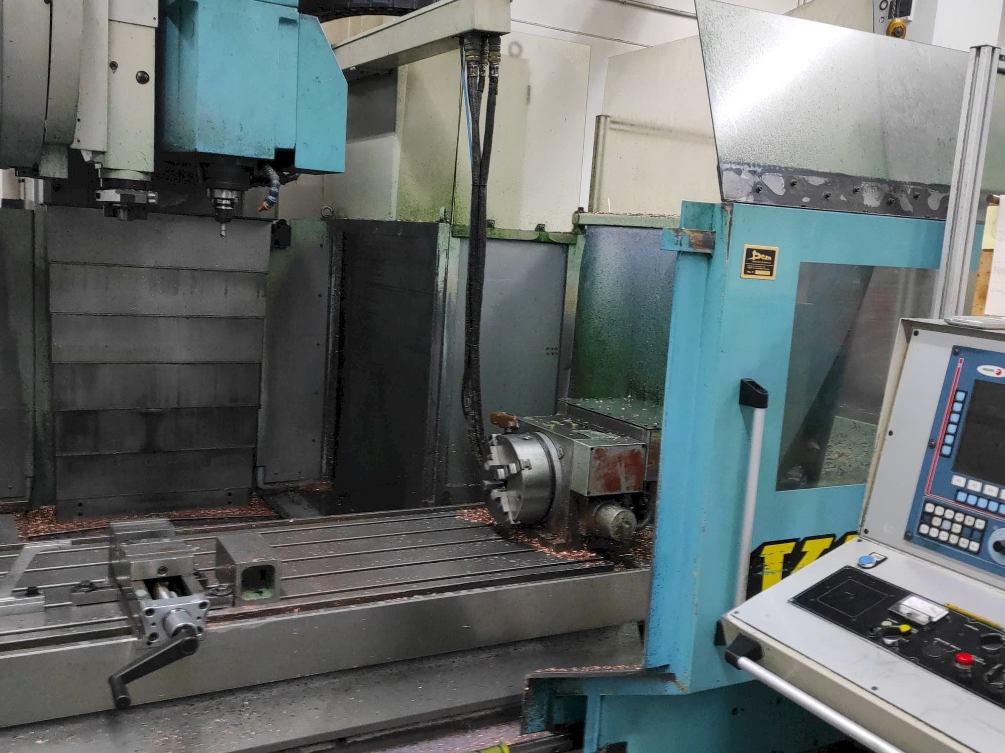 Čelní pohled na ANAYAK V-1800 stroj