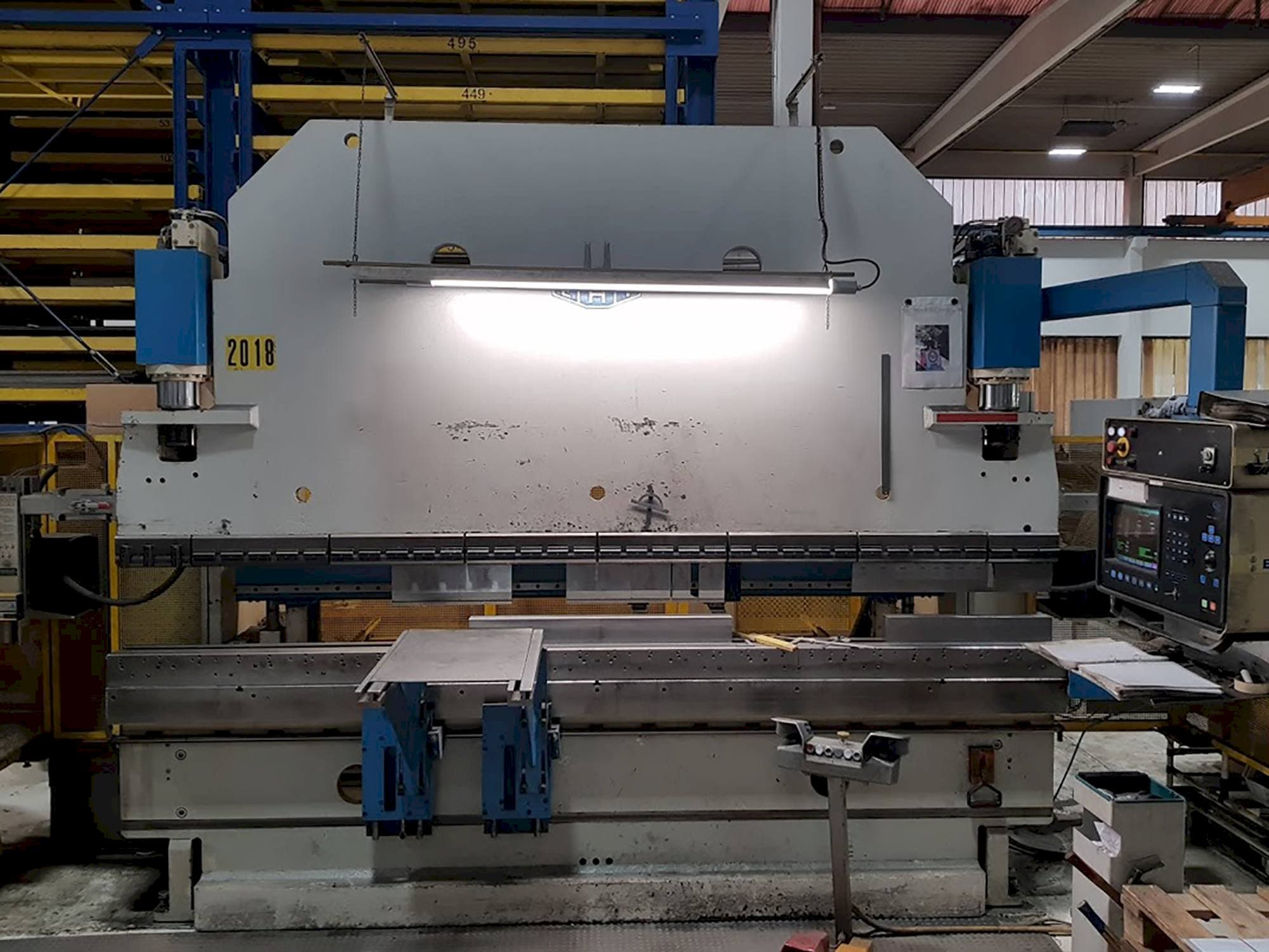 Čelní pohled na EHT EHPS 11-35 stroj