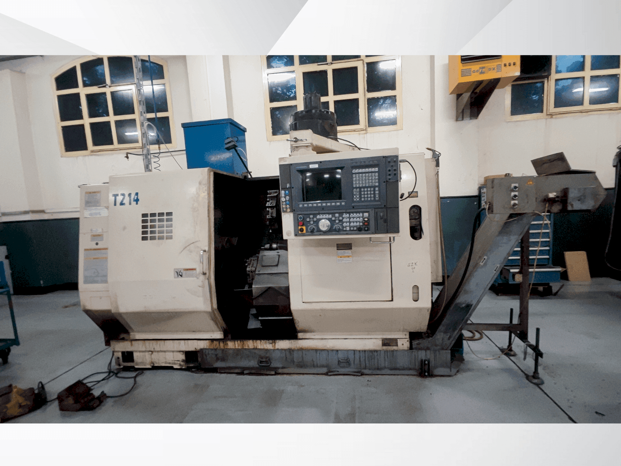 Čelní pohled na Okuma LU 15 stroj