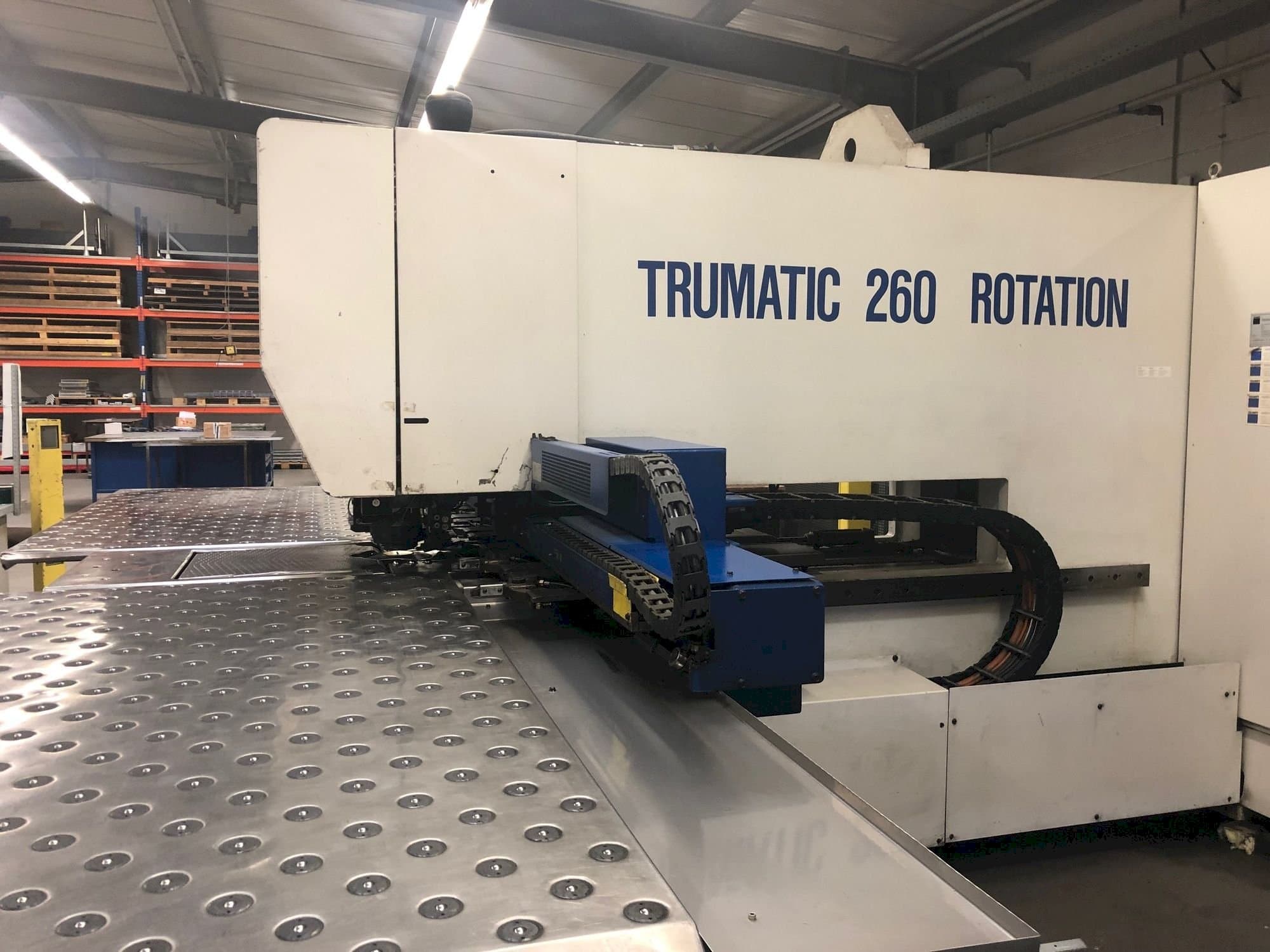 Levý boční pohled na Trumpf Trumatic 260 stroj