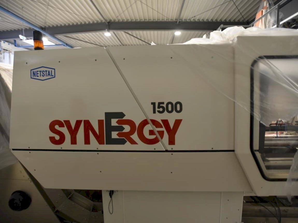 Čelní pohled  na Netstal SynErgy 1500-460  stroj