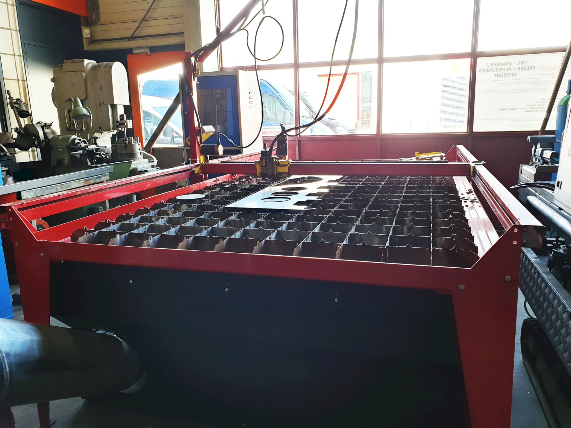 Pracovní prostor  na Plasmacam Samson 510 stroje