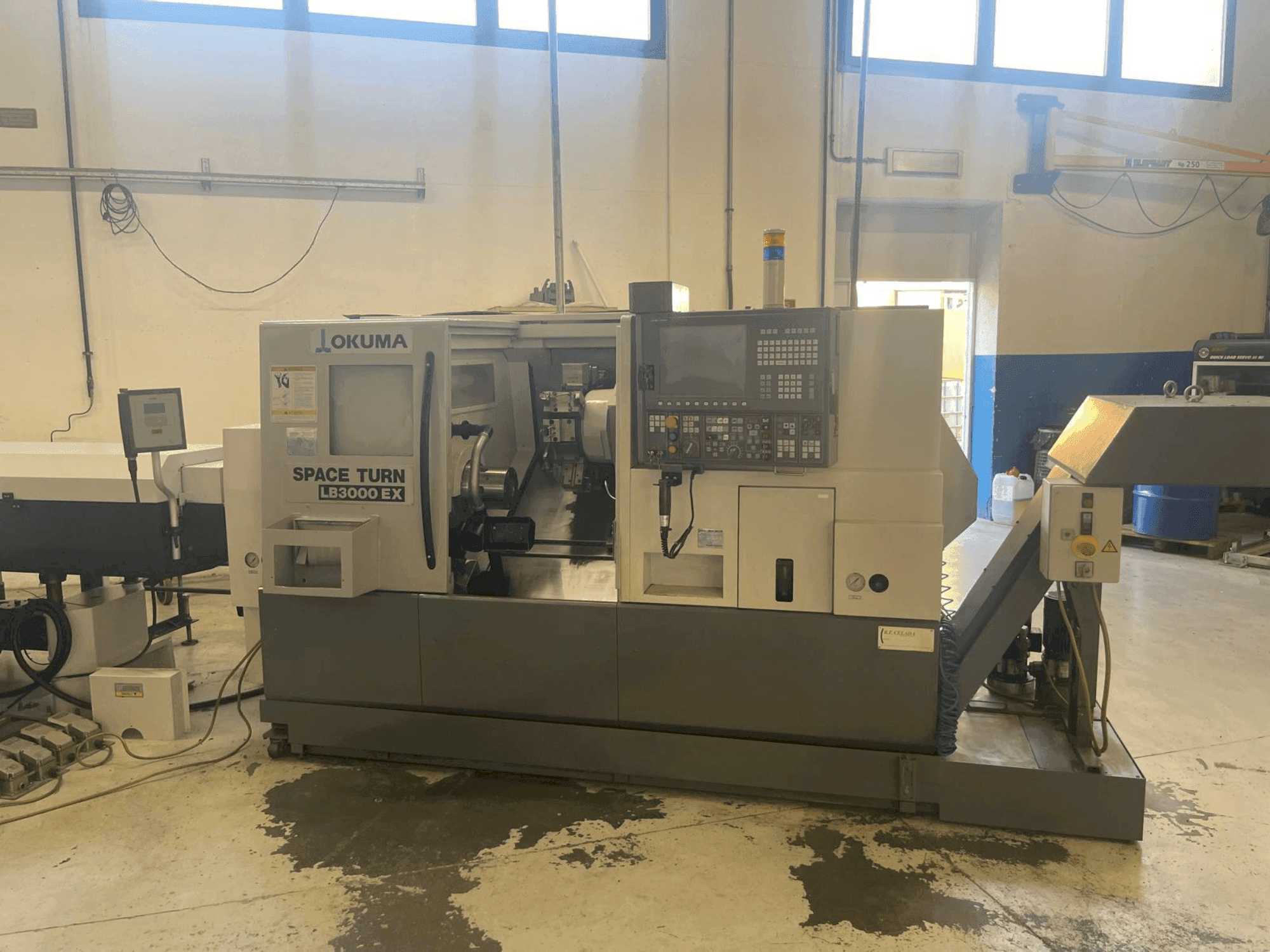 Čelní pohled na Okuma SPACE TURN LB 3000 EX stroj