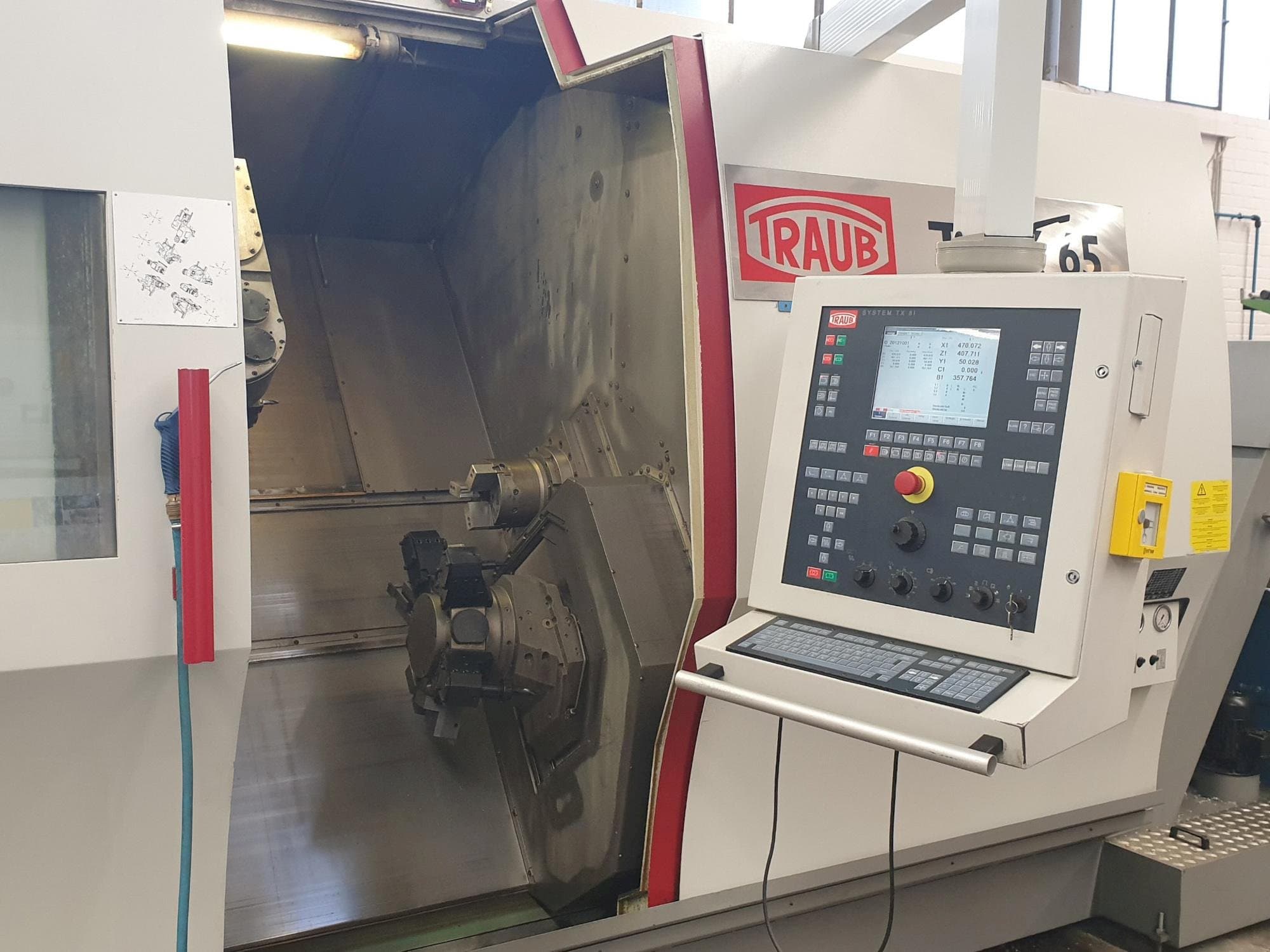 Čelní pohled  na TRAUB TNX 65  stroj