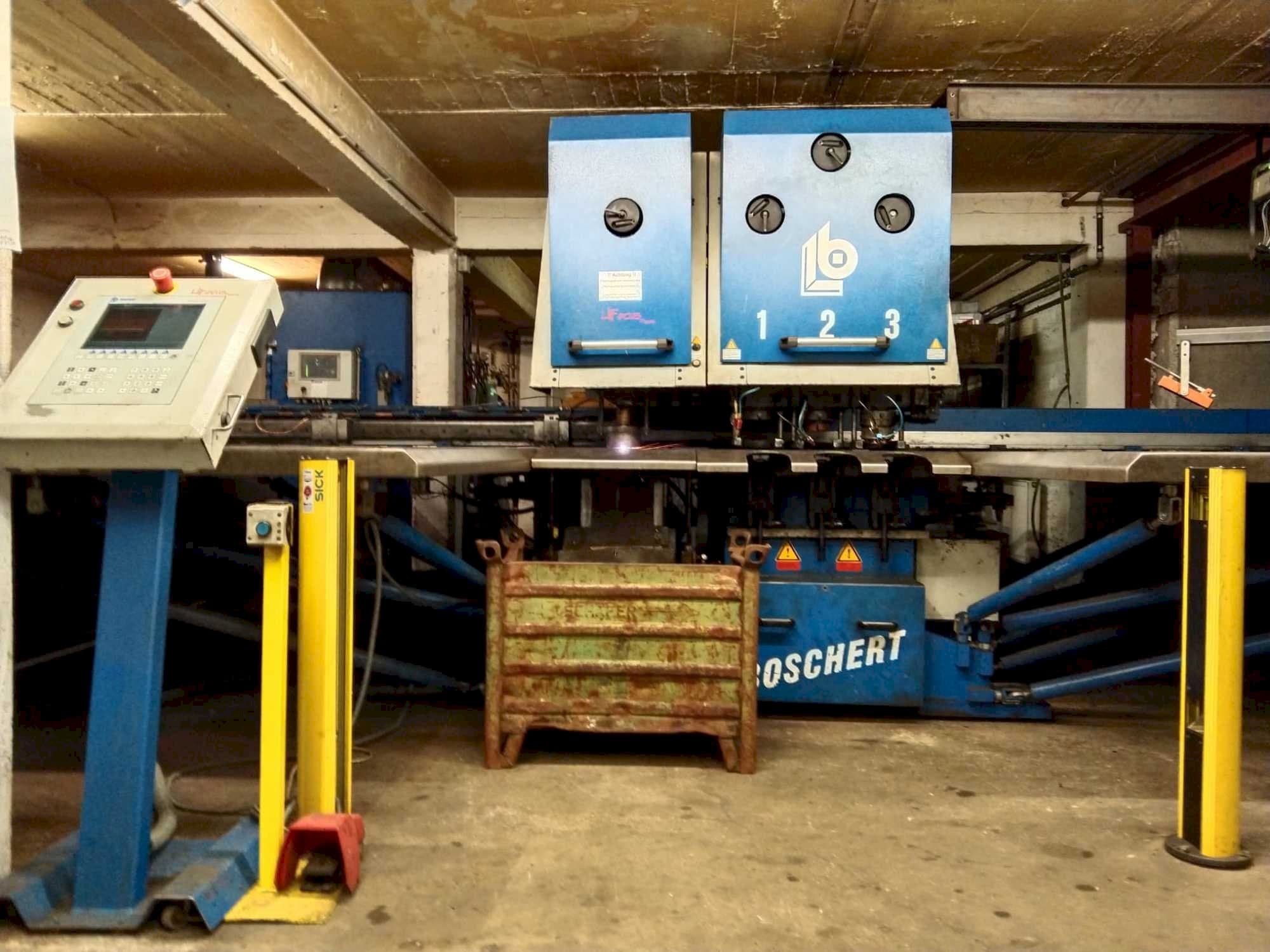 Čelní pohled na Boschert Tri Combicut plasma stroj