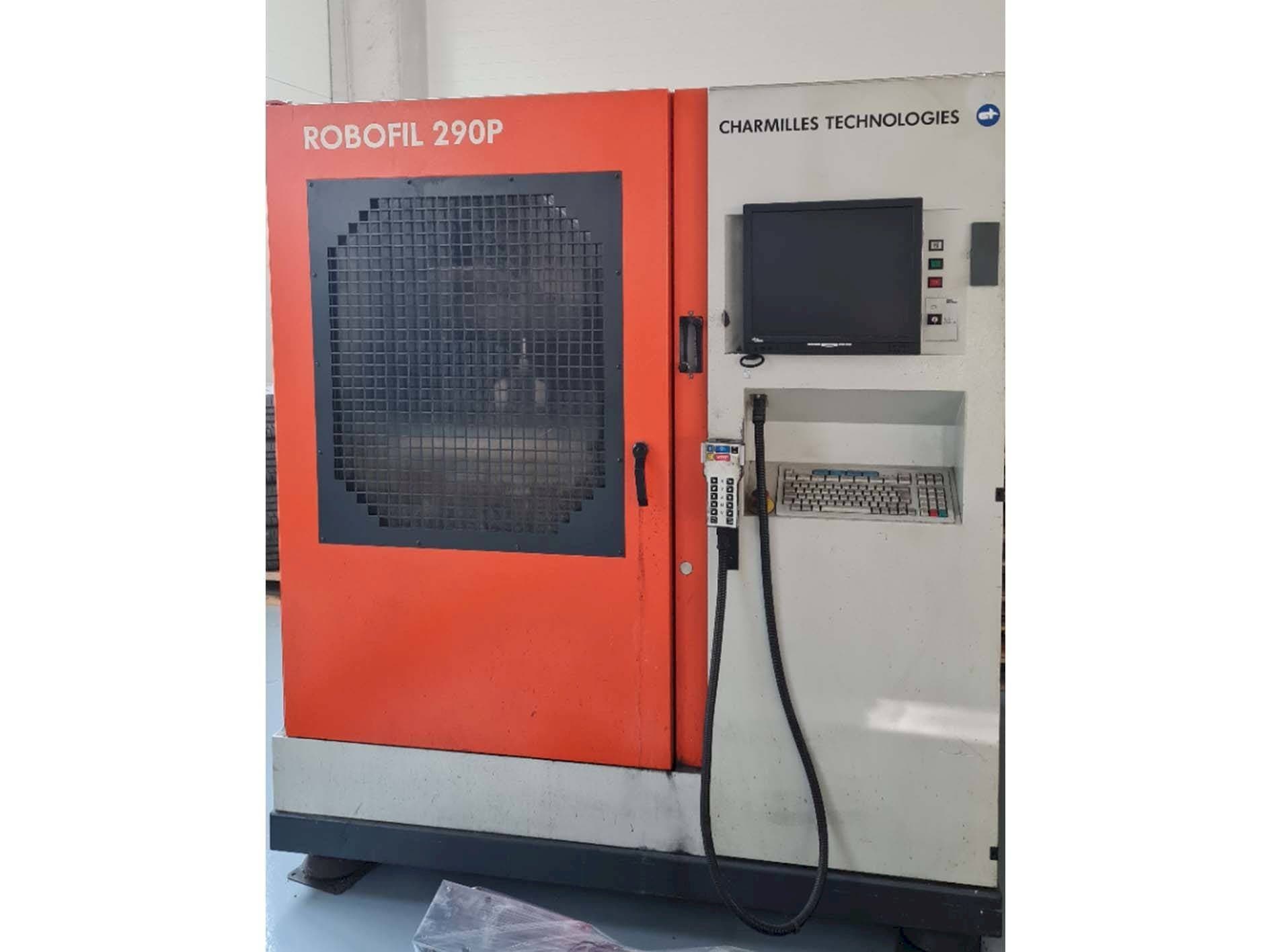 Čelní pohled na CHARMILLES Robofil 290P stroj