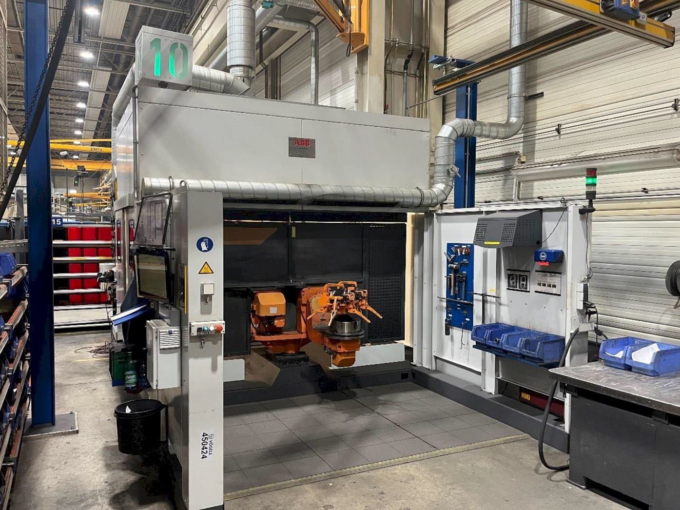 Čelní pohled na ABB stroj