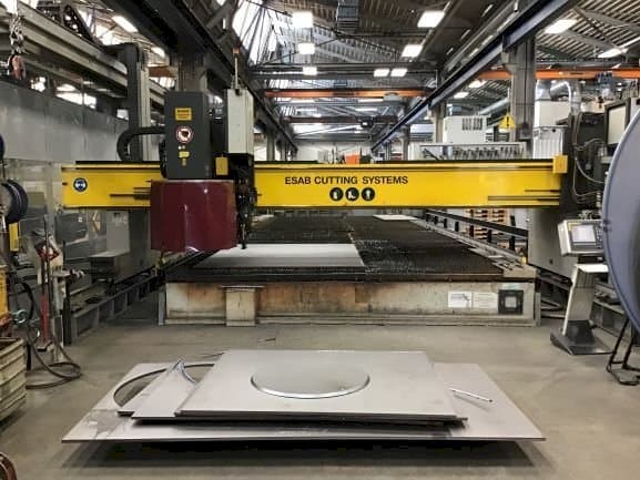Čelní pohled na ESAB NXB 6500 stroj