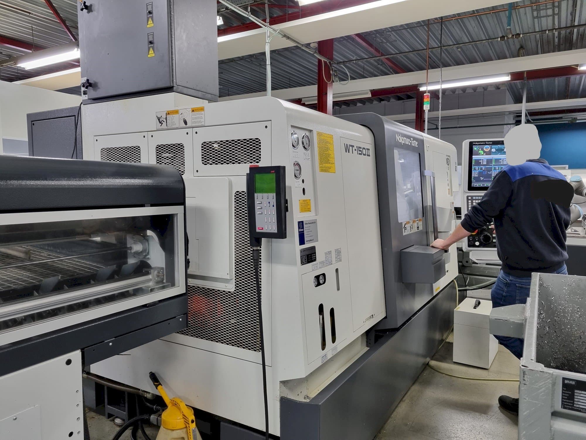Čelní pohled na NAKAMURA-TOME WT-150II stroj