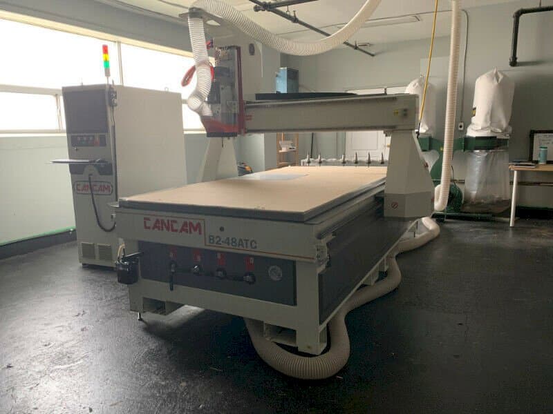 Čelní pohled na CanCam B2-48 ATC stroj