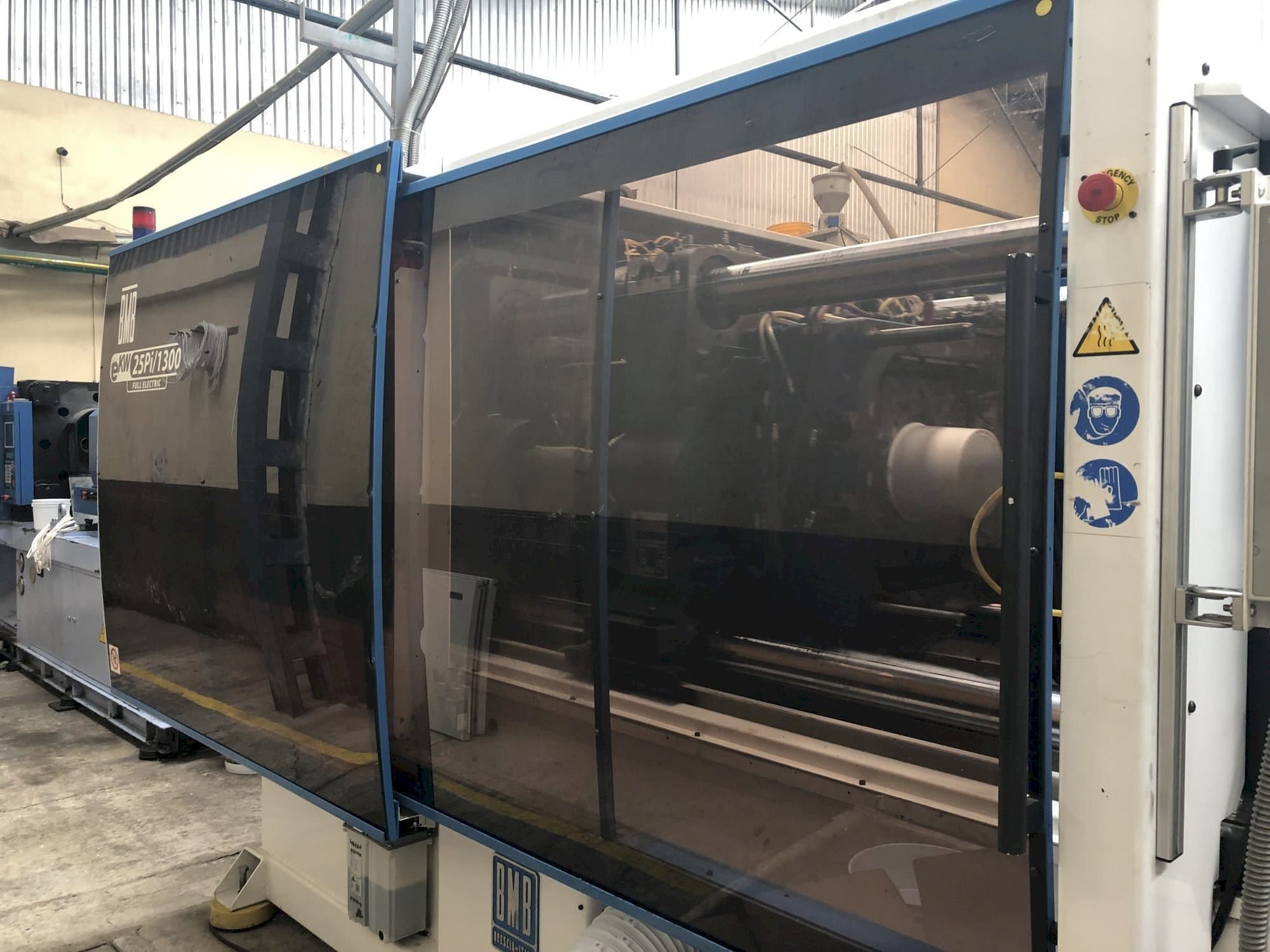 Levý pohled  na BMB eKW 25 Pi/1300  stroj