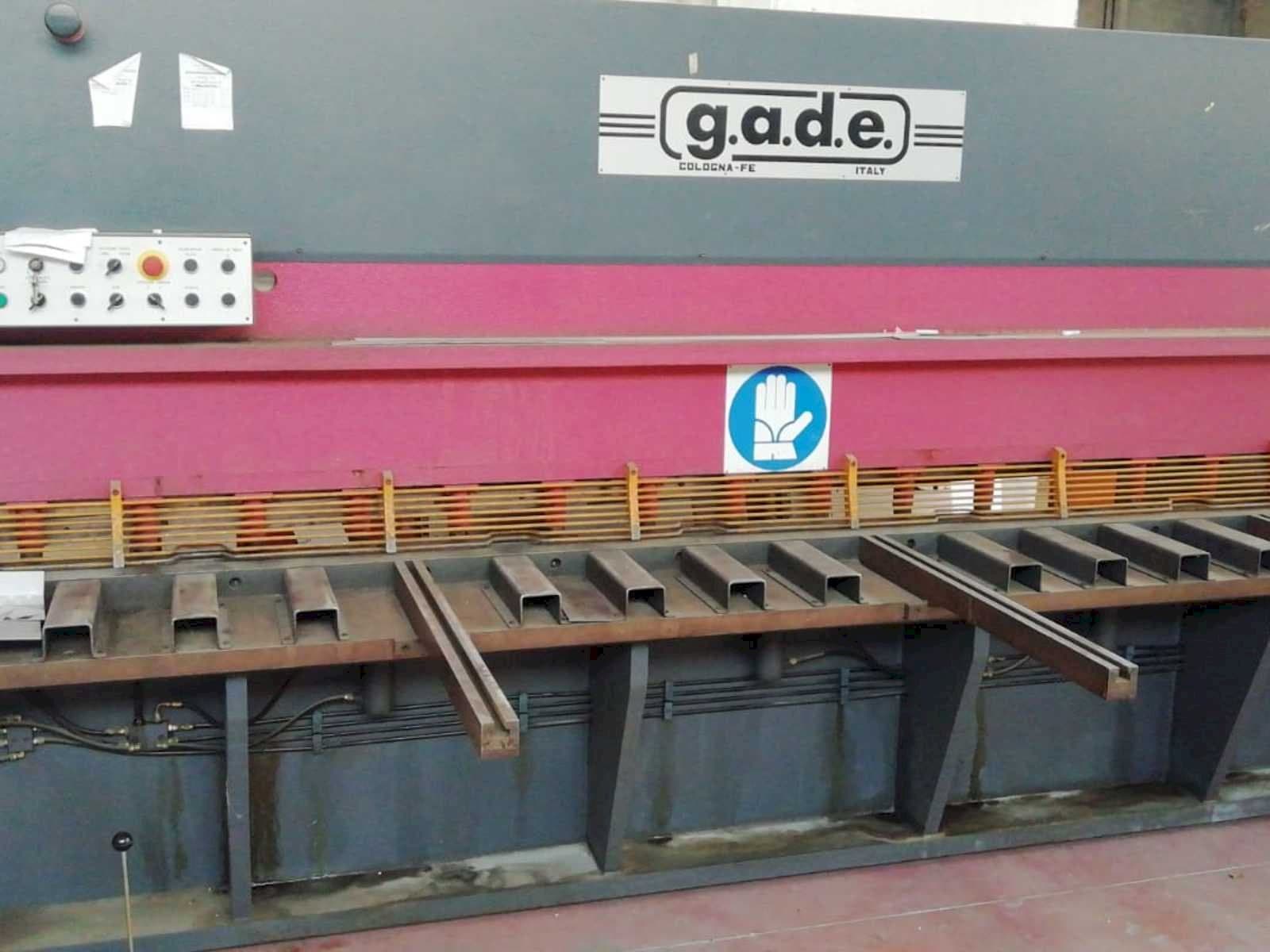 Čelní pohled na Gade CO - 40 / 4 stroj