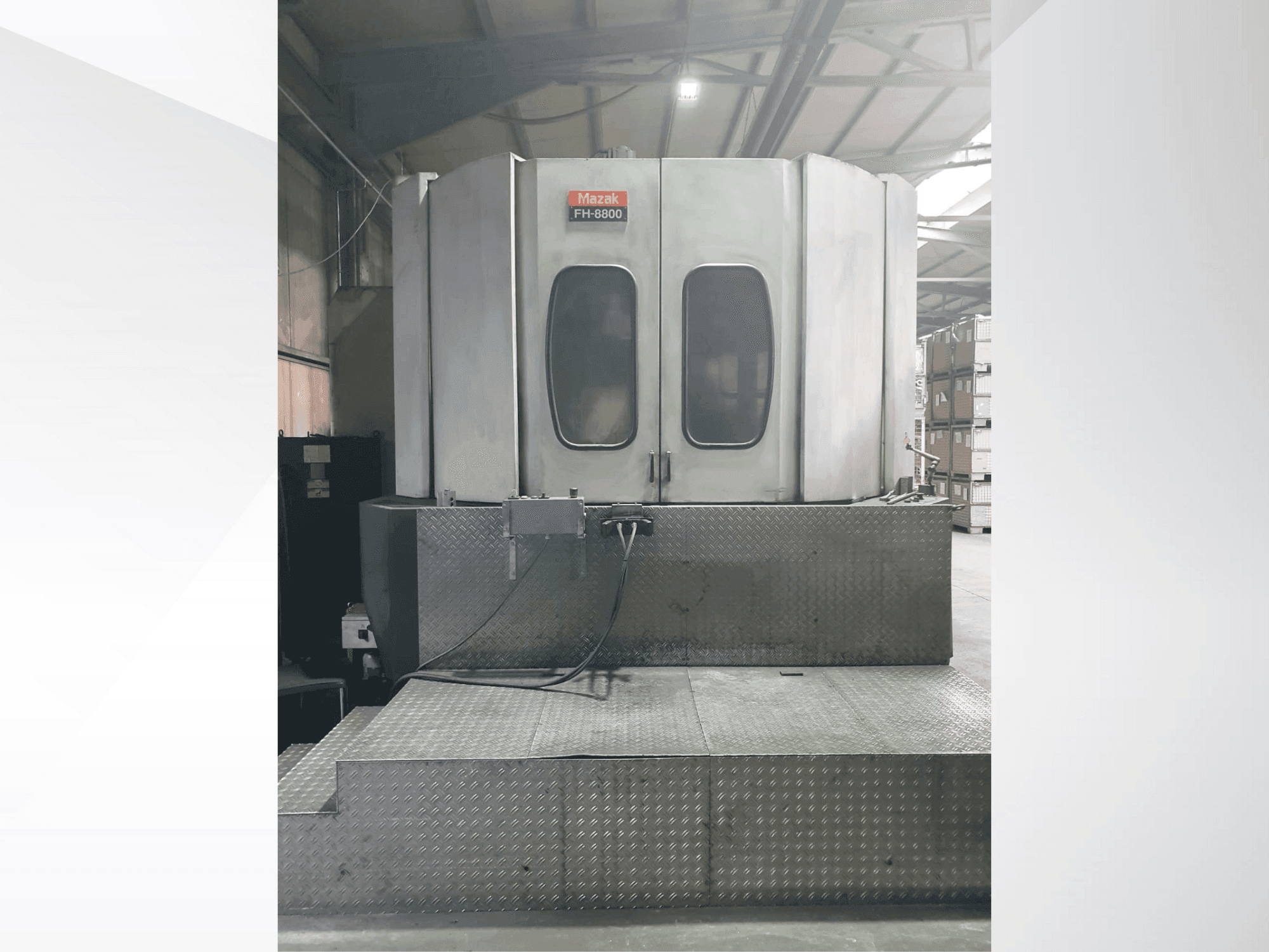 Čelní pohled  na Mazak FH 8800  stroj