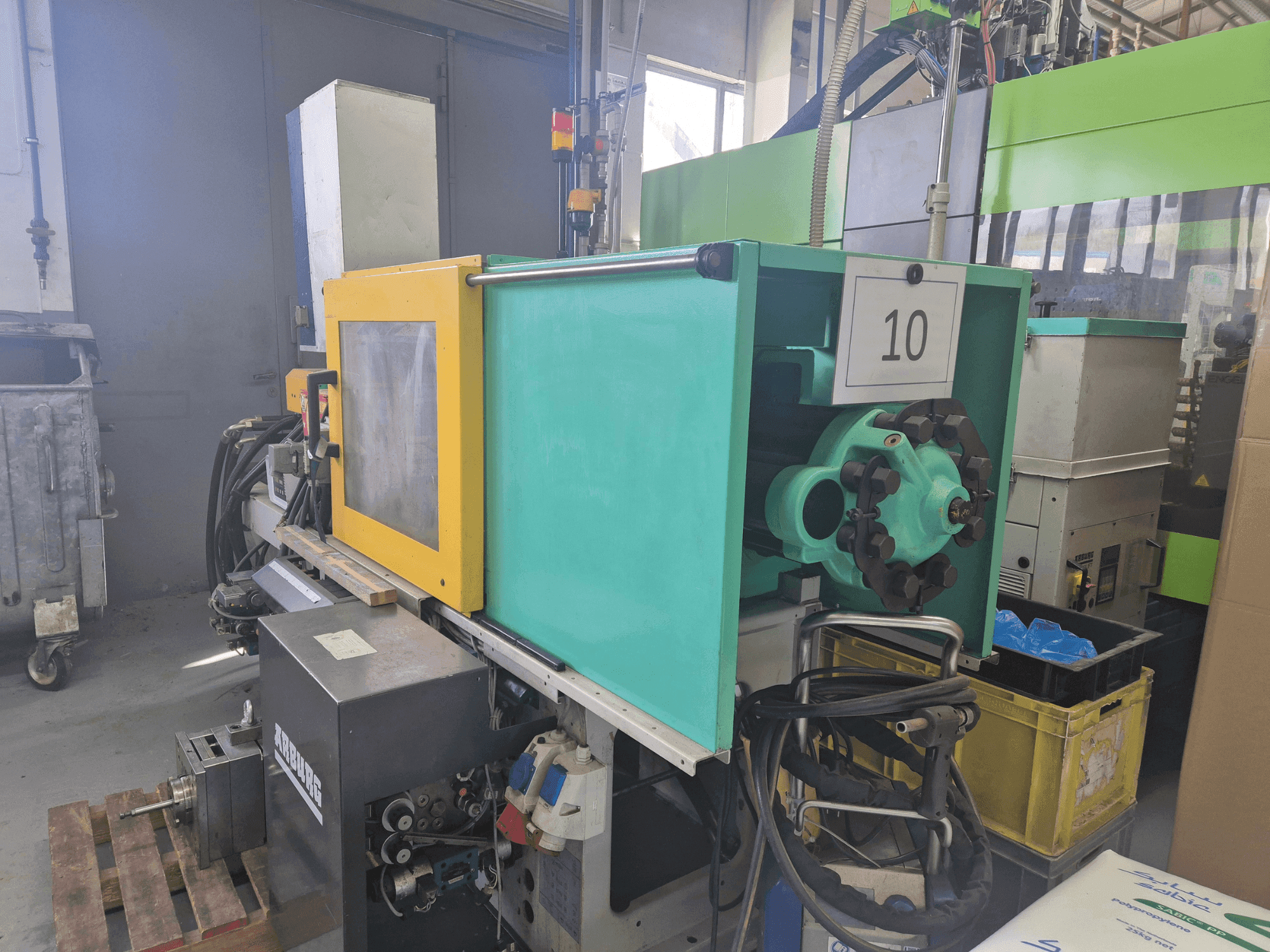 Čelní pohled na Arburg Allrounder 270 C 400-70 stroj