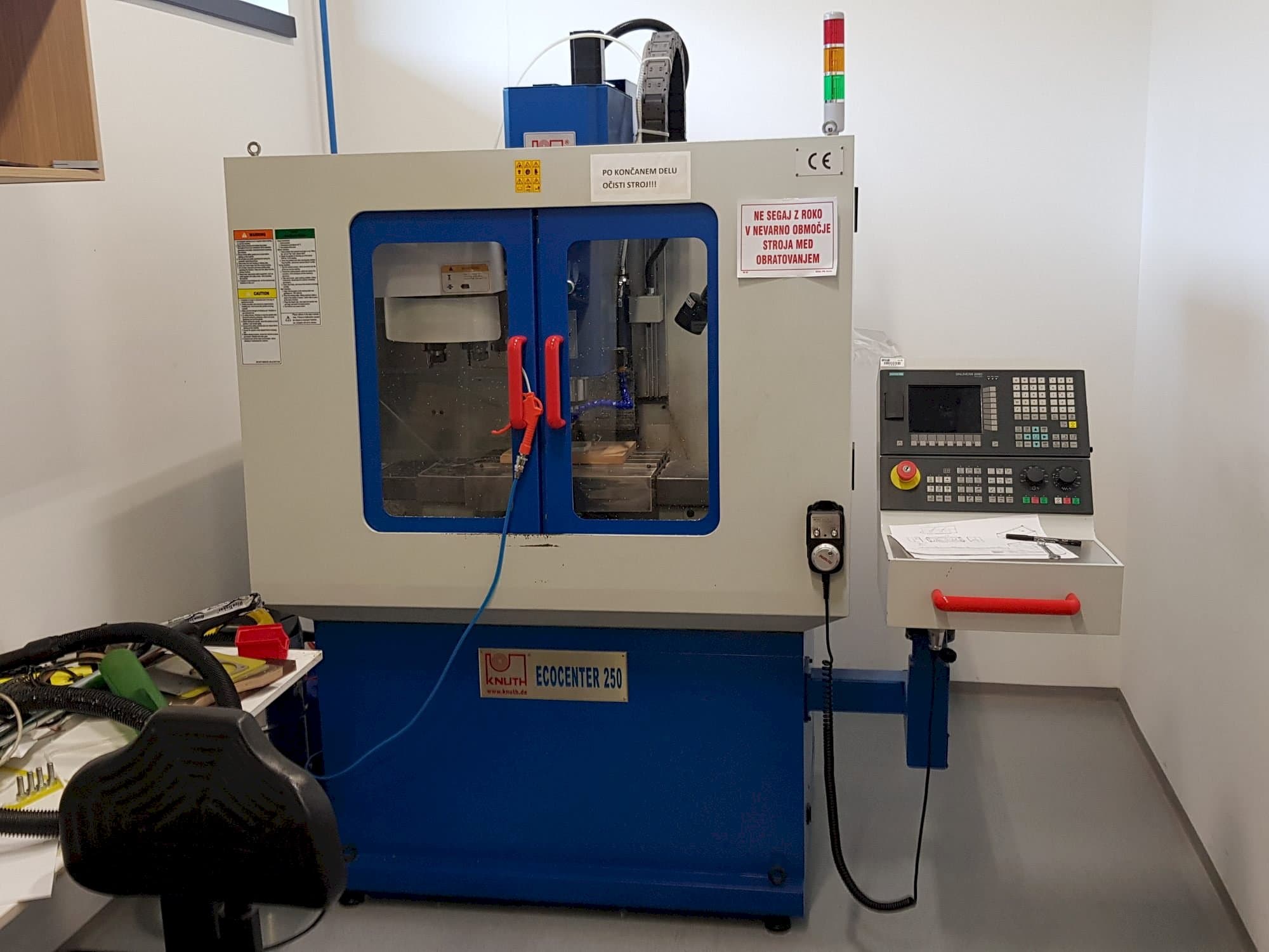 Čelní pohled na KNUTH EcoCenter 250 stroj