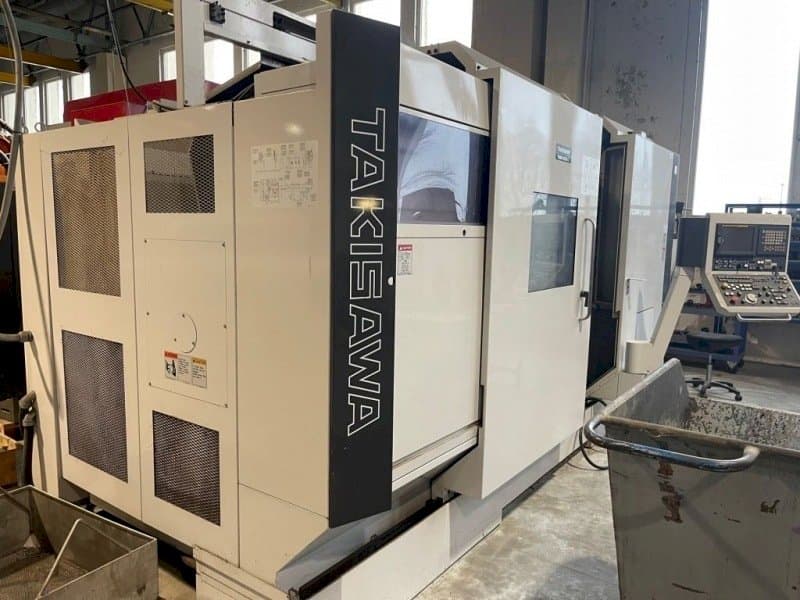 Čelní pohled na Takisawa TMM250-M3 stroj