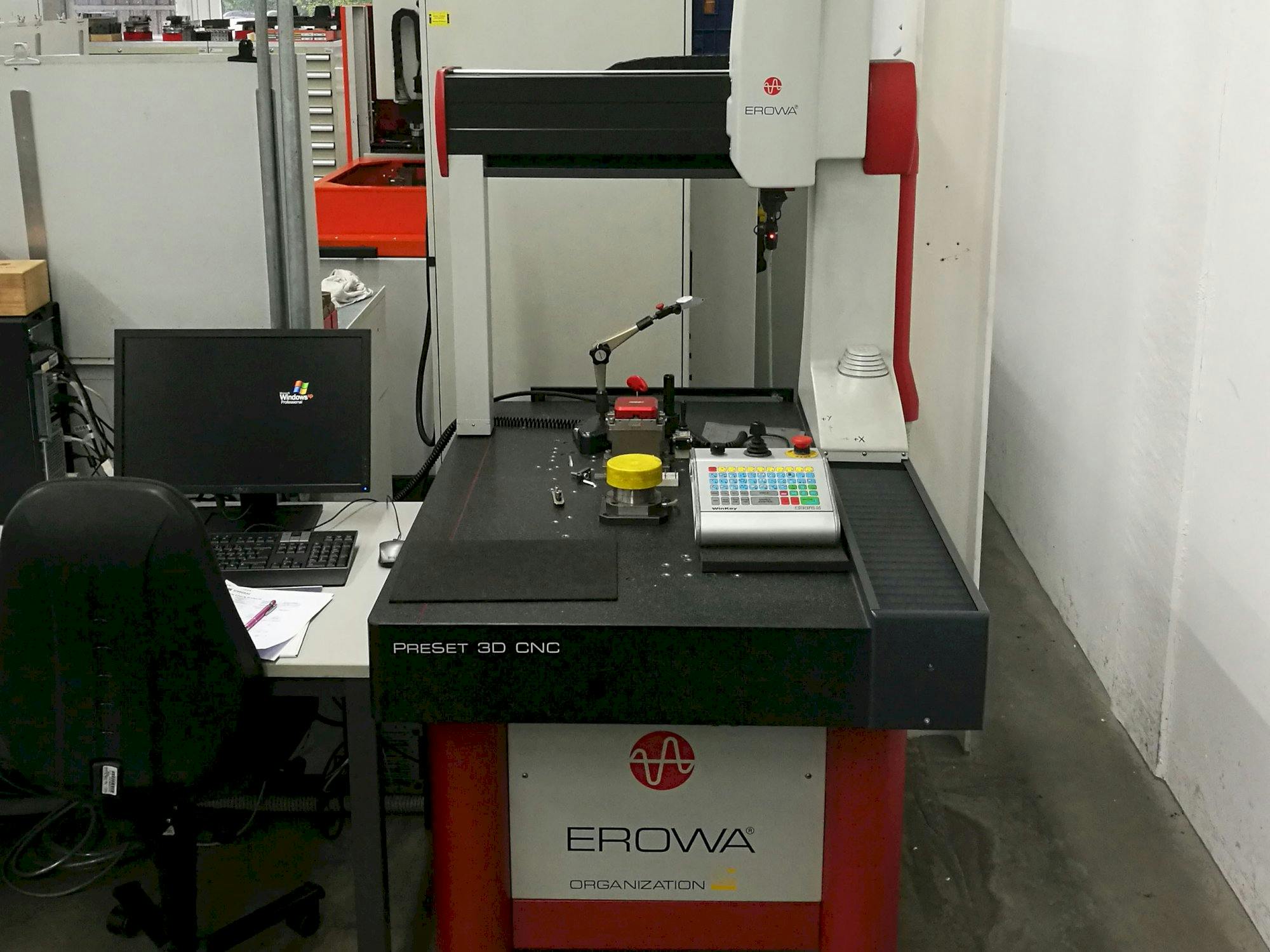 Čelní pohled  na EROWA PreSet 3D CNC stroj