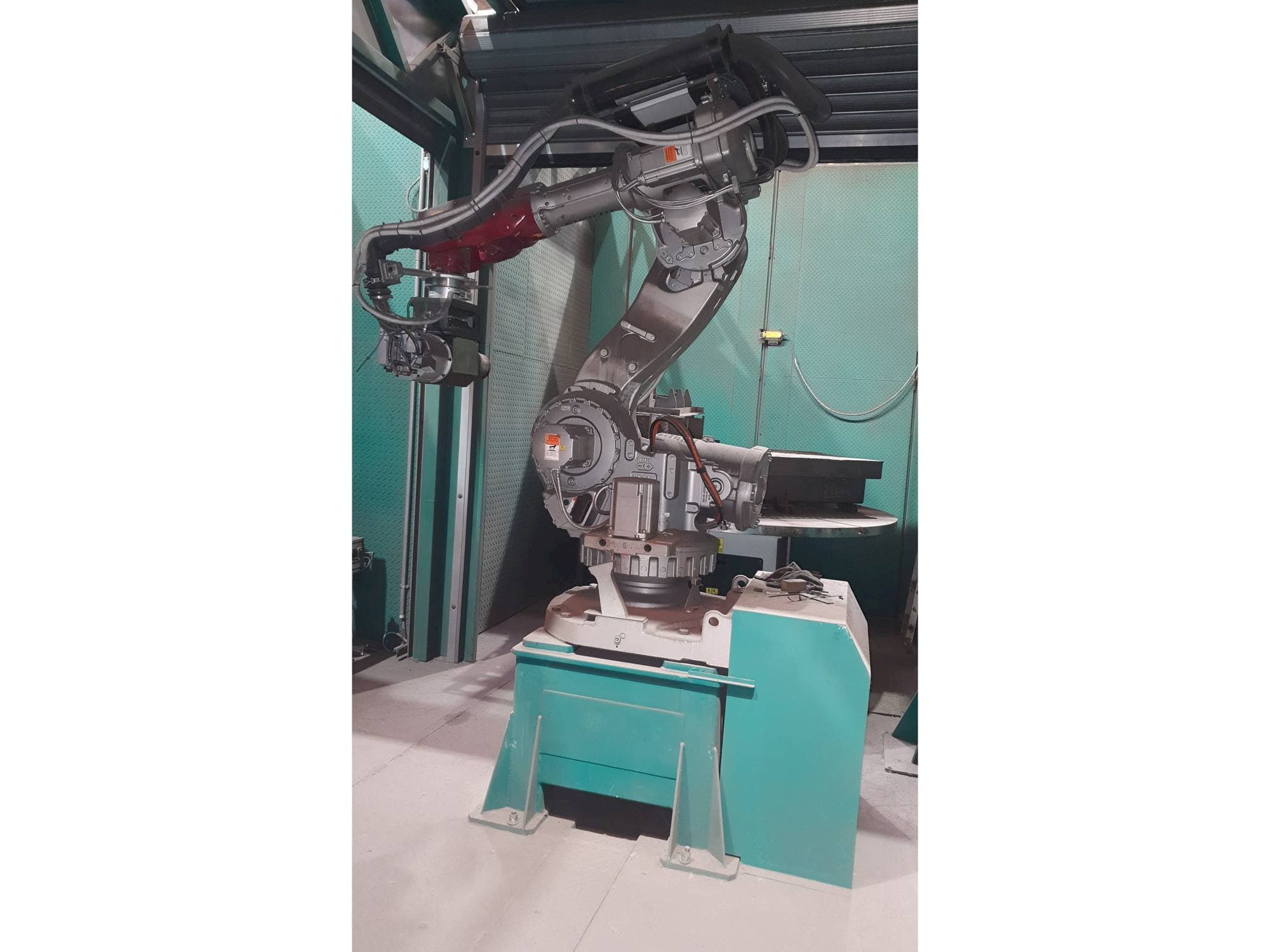 Čelní pohled  na ABB IRB 7600  stroj