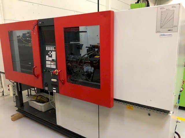 Levý boční pohled na FERROMATIK MILACRON K40 D-E stroj