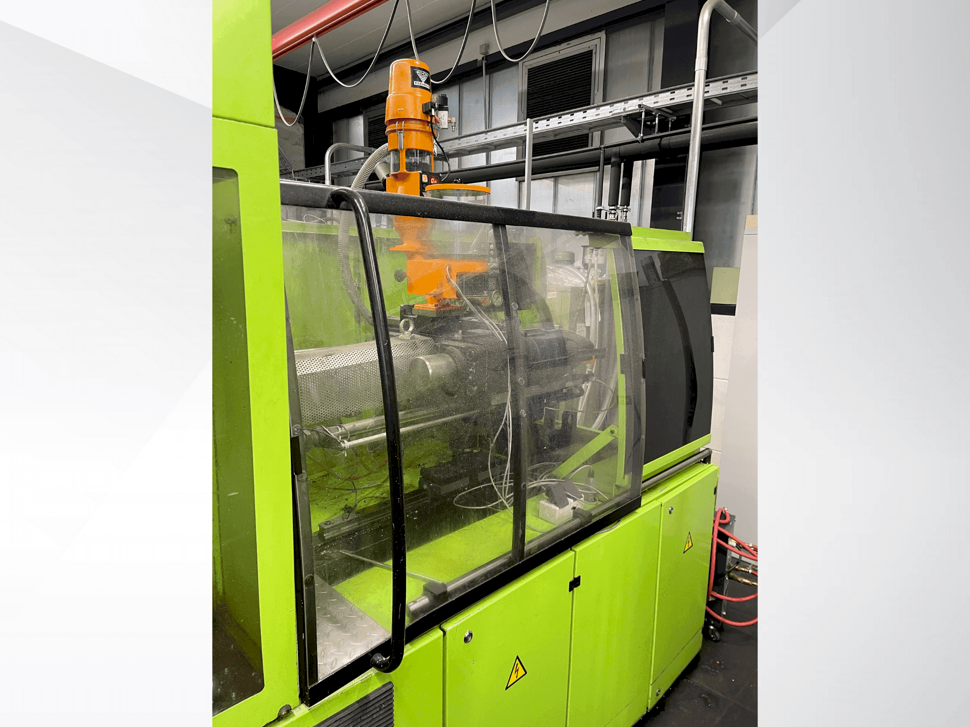 Čelní pohled na Engel ES 330 H / 80V SOTR stroj