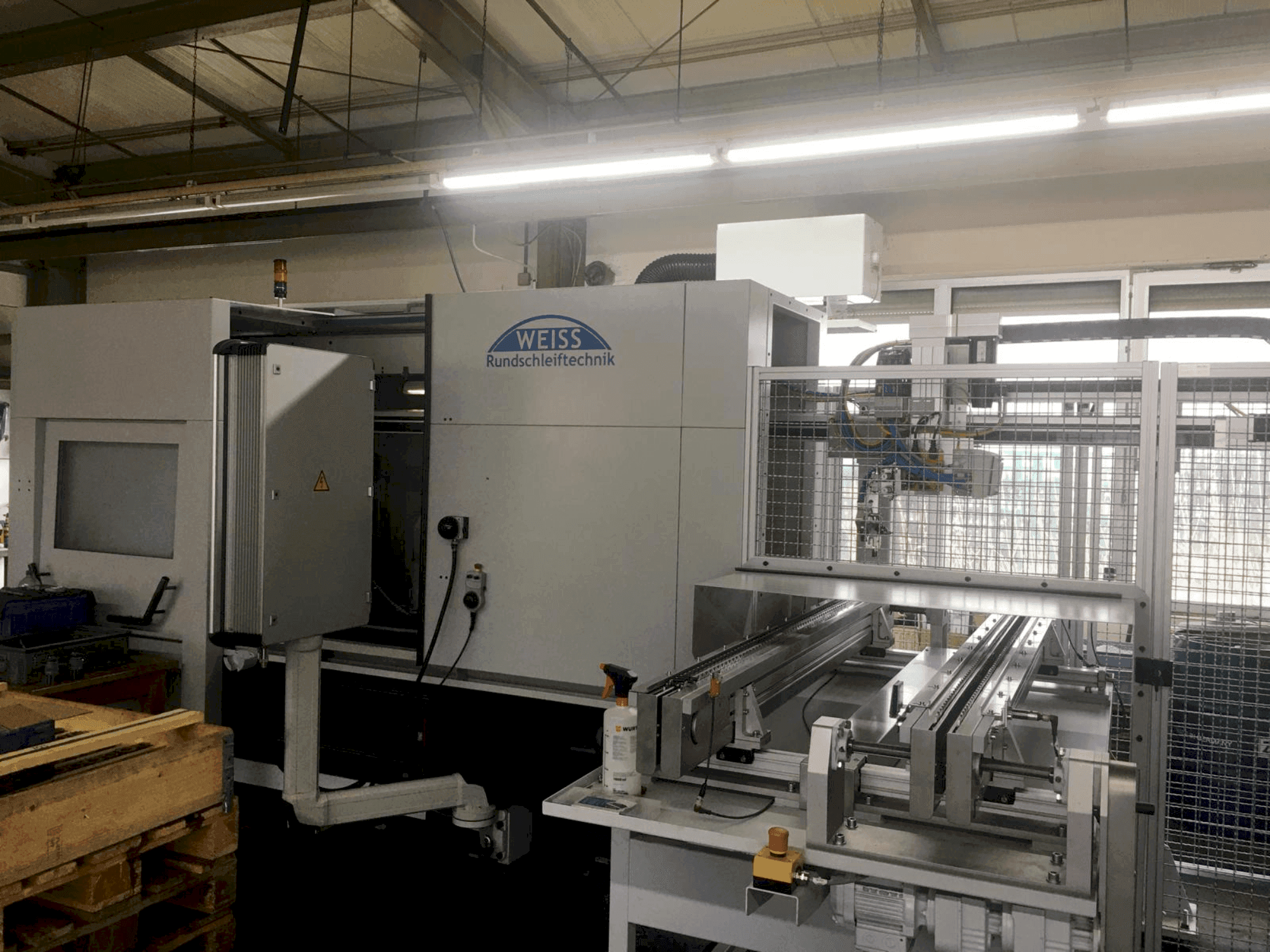 Čelní pohled na WEISS Rundschleiftechnik K52 stroj