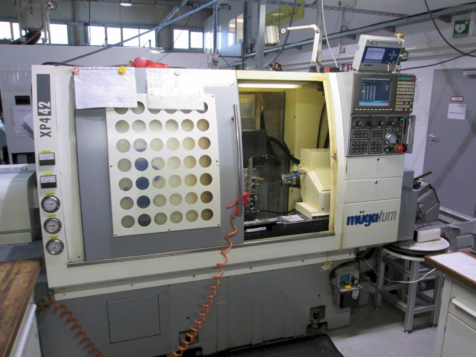 Čelní pohled  na Muga XP4 42SM  stroj