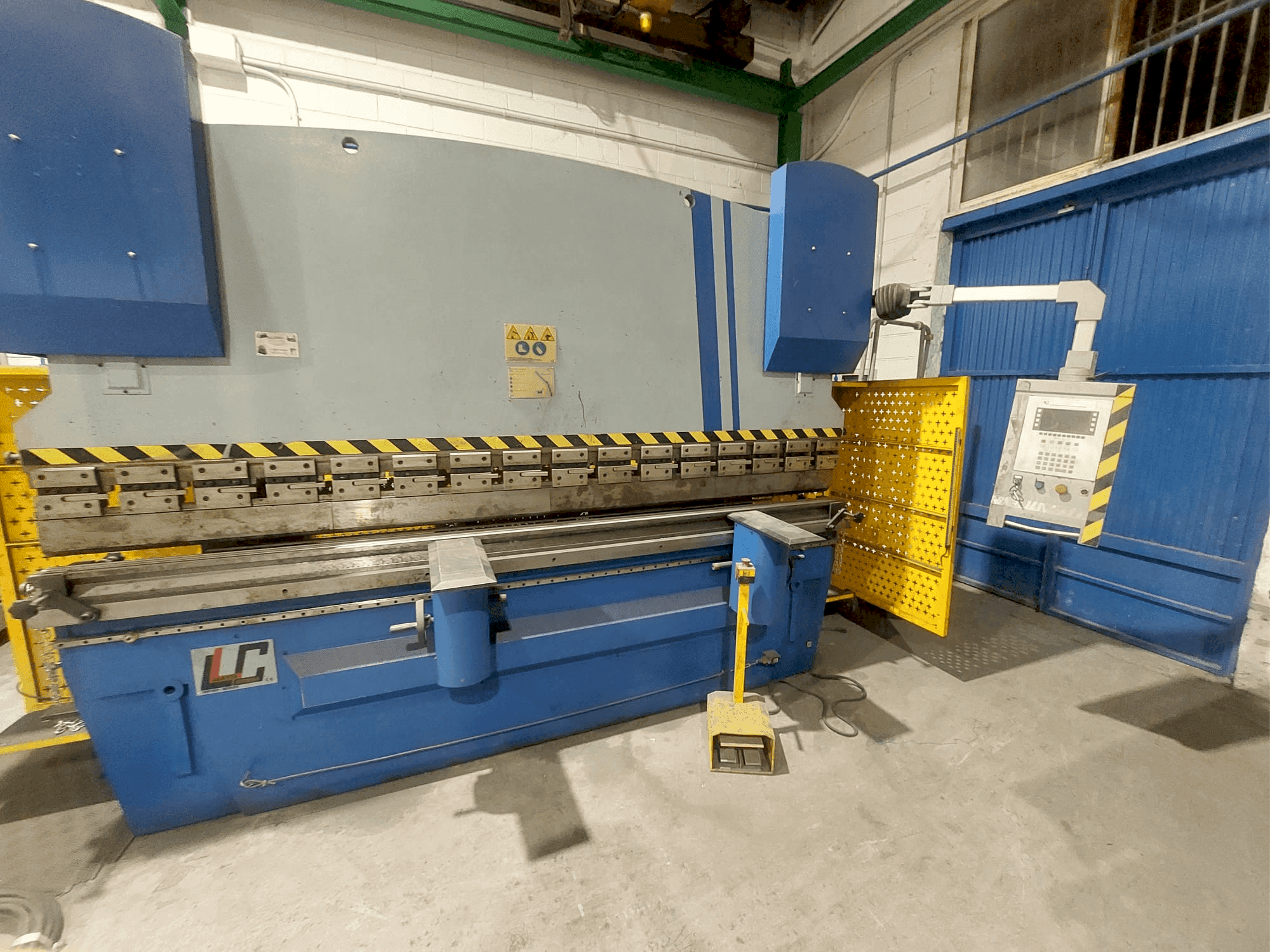 Čelní pohled na FEYSAMA LLC PH 125/3200 stroj