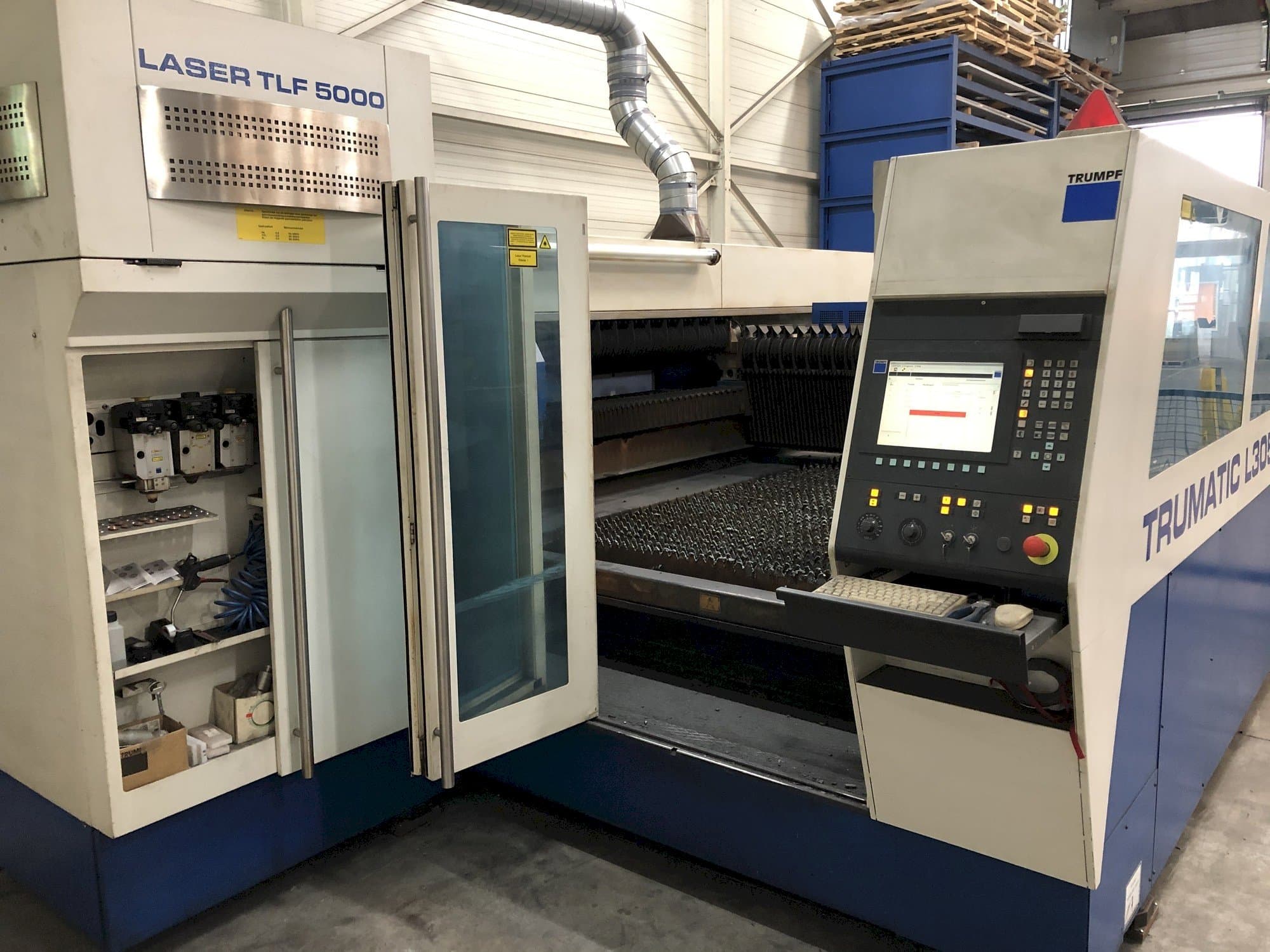 Čelní pohled na Trumpf Trumatic L3050 stroj