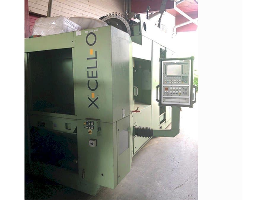 Čelní pohled na Ex-cell-o XHC 241 M/3 stroj