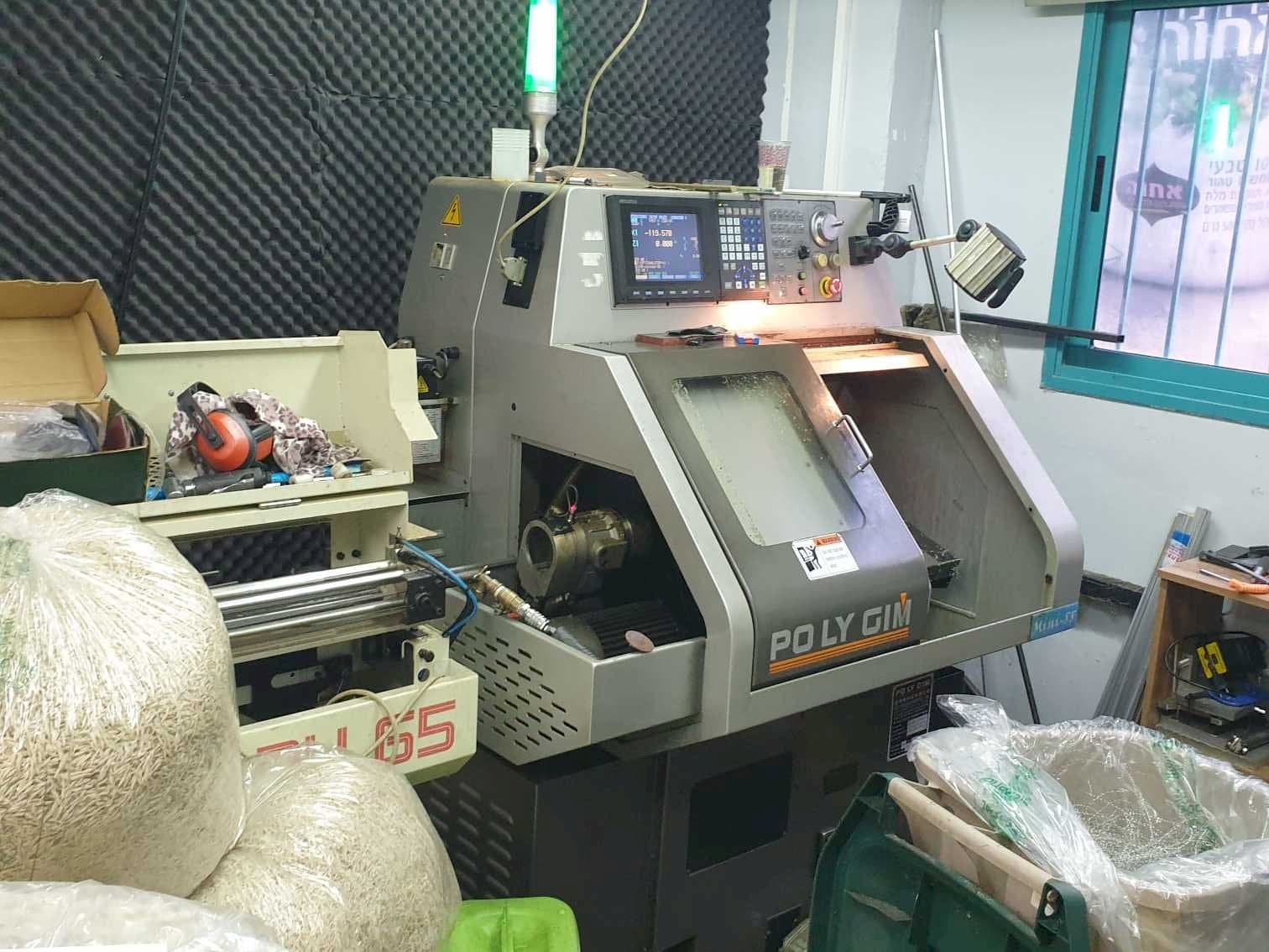 Čelní pohled  na PO LY GIM Mini-88  stroj