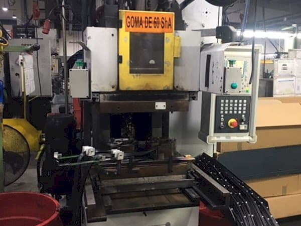 Čelní pohled na Kloeckner Desma 956.050 Z0 stroj