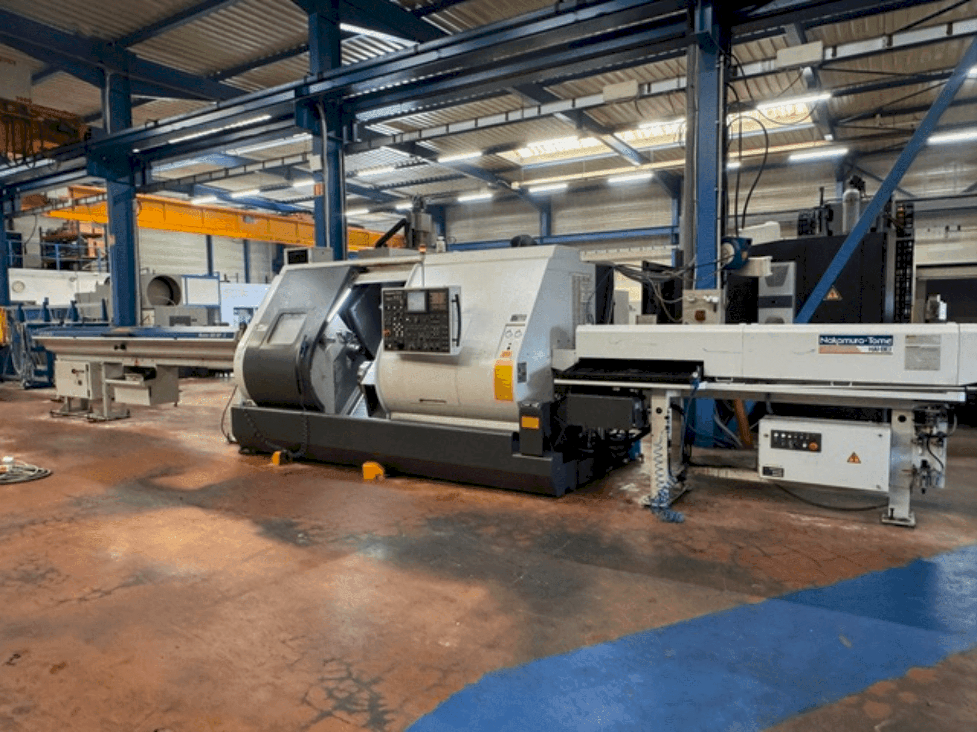 Čelní pohled na NAKAMURA-TOME Super NTJ stroj