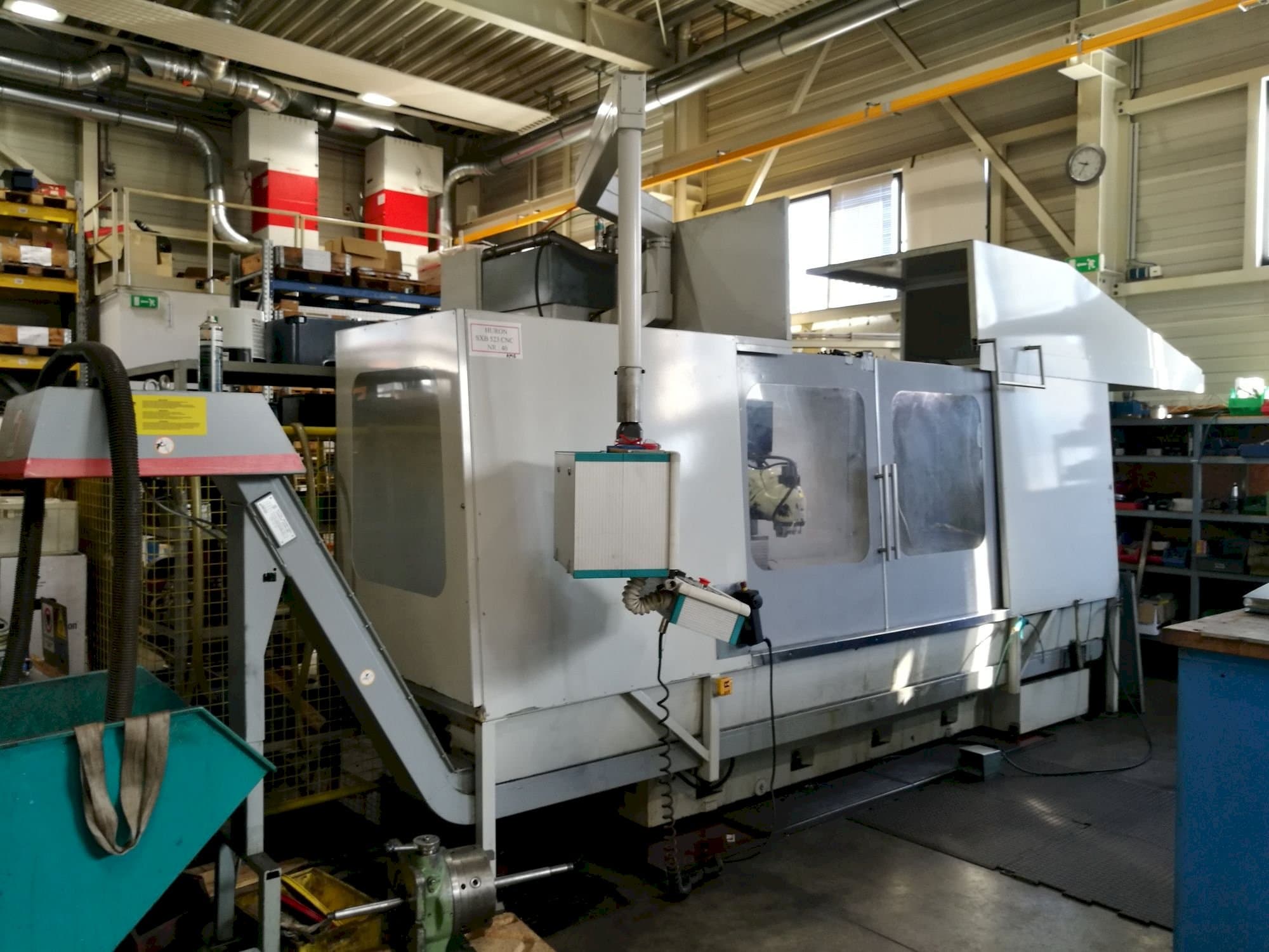 Čelní pohled  na Huron SXB 523 CNC  stroj